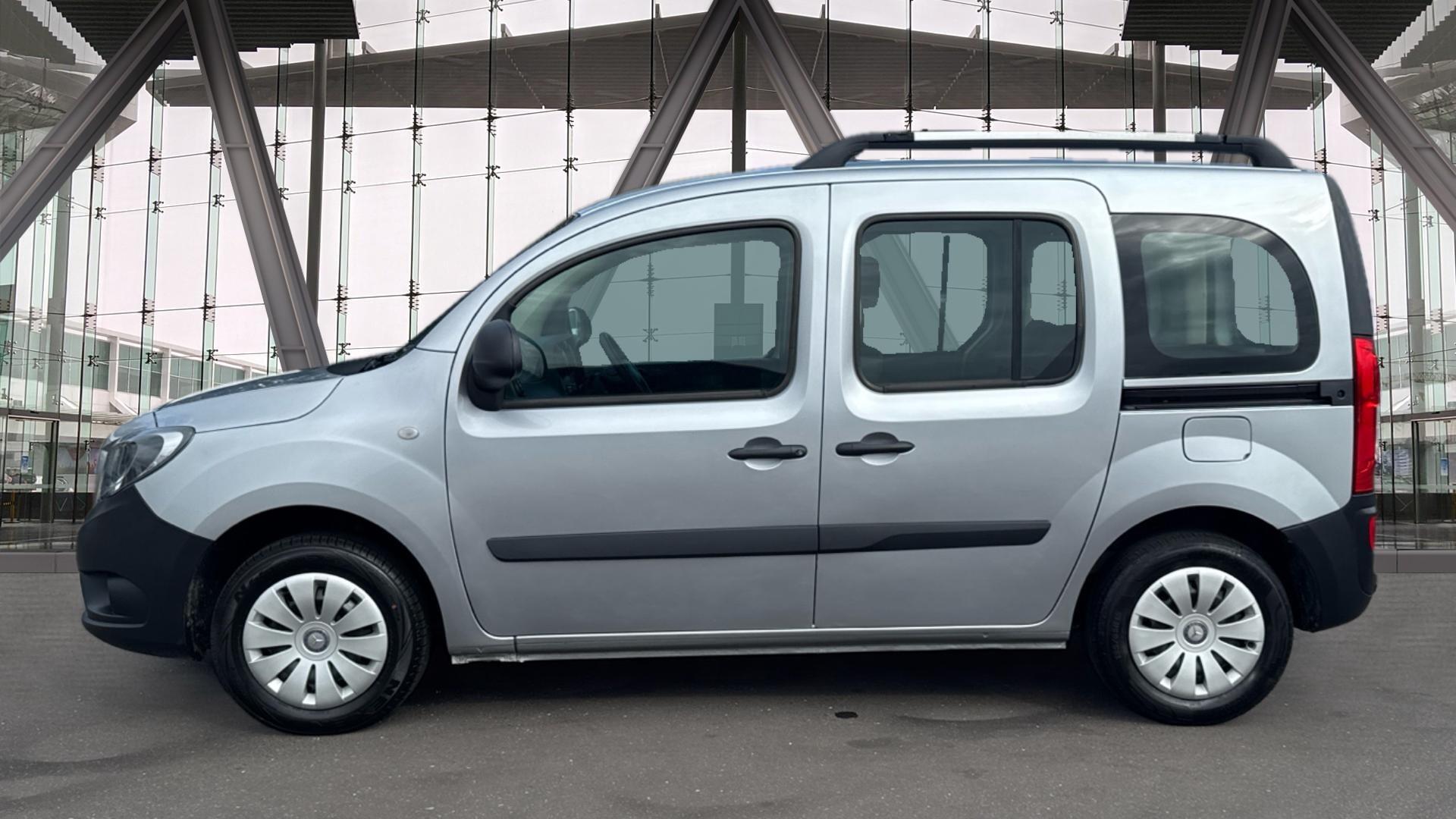 111 CDI PRO Tourer L2 Eu6 114PS 5 Seats Image 18