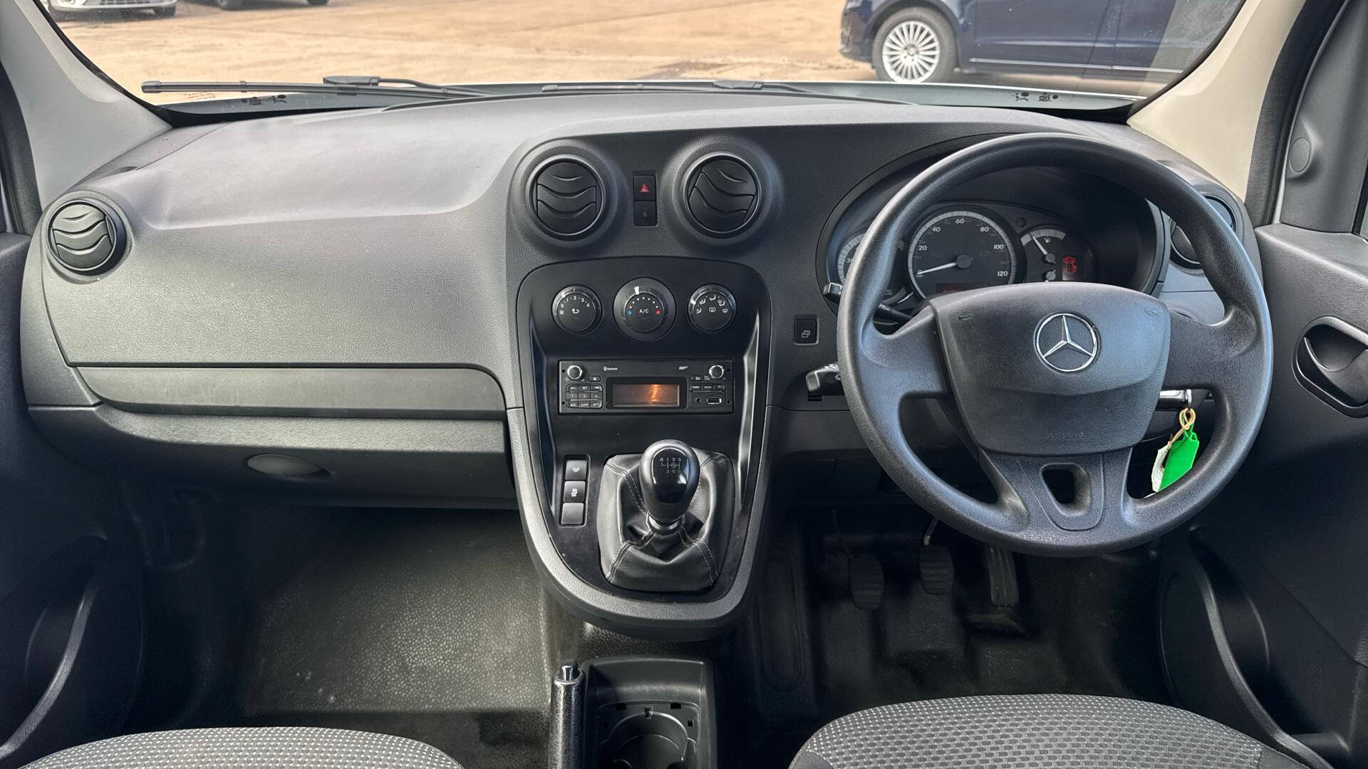 111 CDI PRO Tourer L2 Eu6 114PS 5 Seats Image 24
