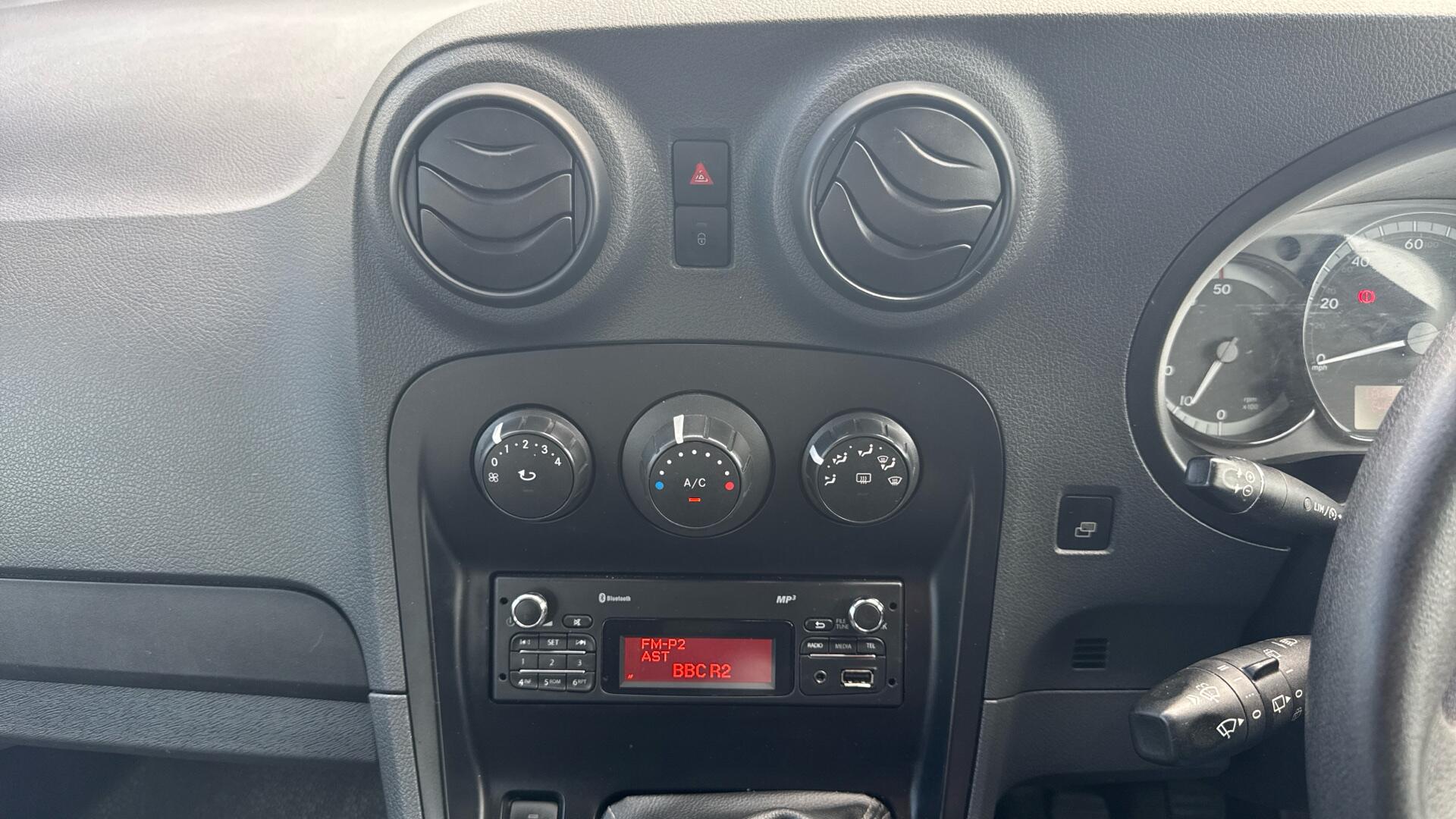 111 CDI PRO Tourer L2 Eu6 114PS 5 Seats Image 25
