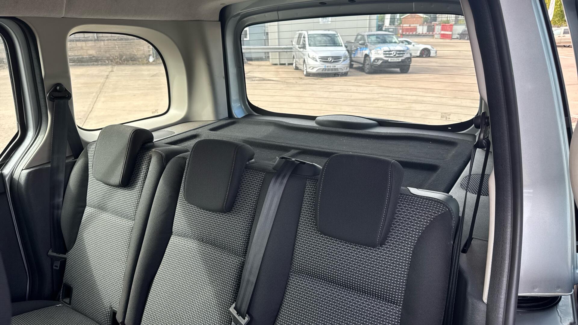 111 CDI PRO Tourer L2 Eu6 114PS 5 Seats Image 28