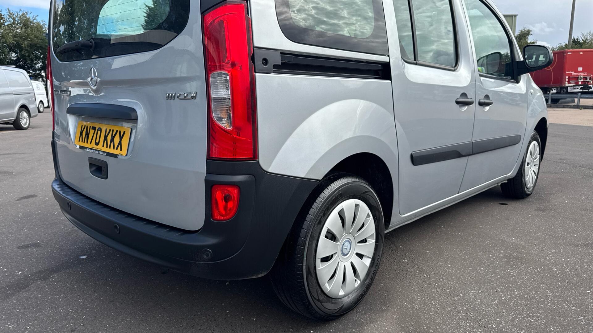 111 CDI PRO Tourer L2 Eu6 114PS 5 Seats Image 42