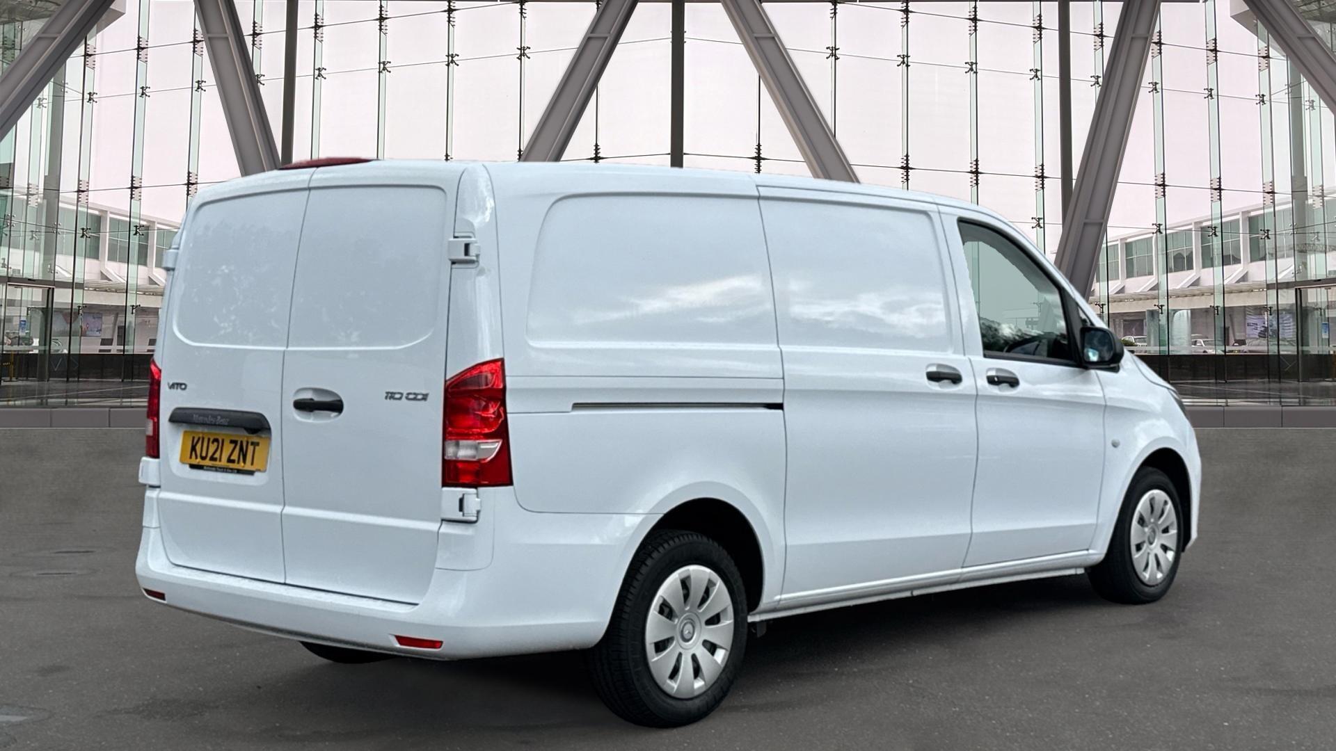 110 CDI Progressive FWD L2 Eu6 102PS Image 16