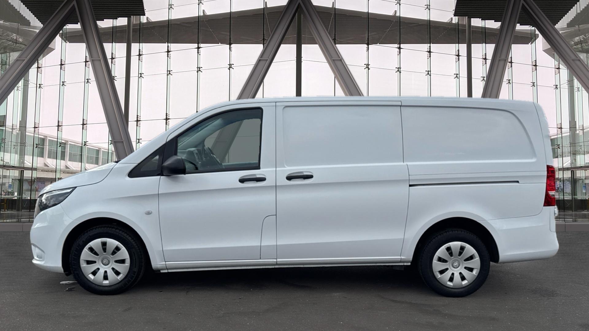 110 CDI Progressive FWD L2 Eu6 102PS Image 18
