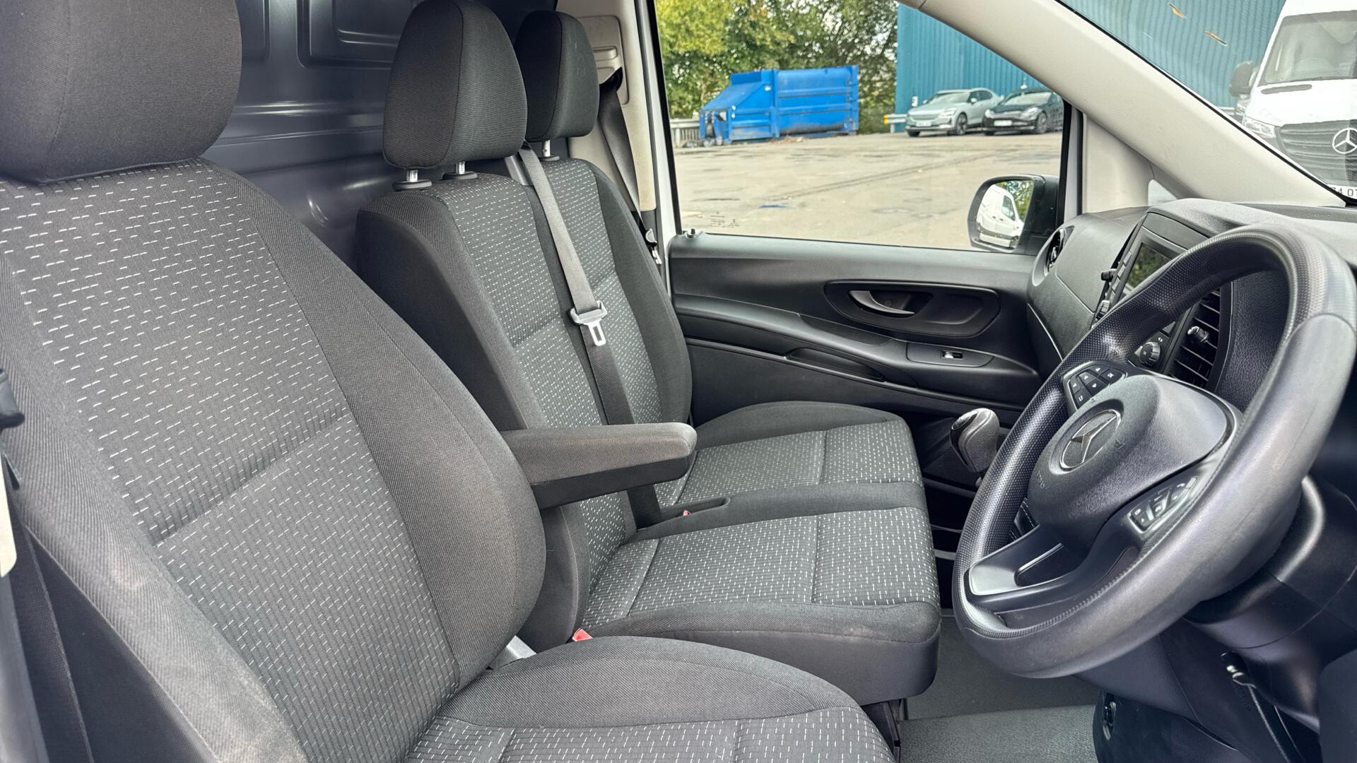 110 CDI Progressive FWD L2 Eu6 102PS Image 22
