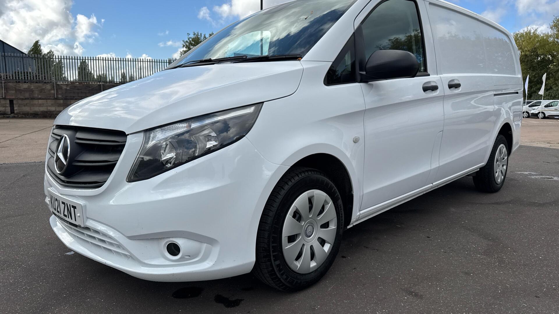 110 CDI Progressive FWD L2 Eu6 102PS Image 40