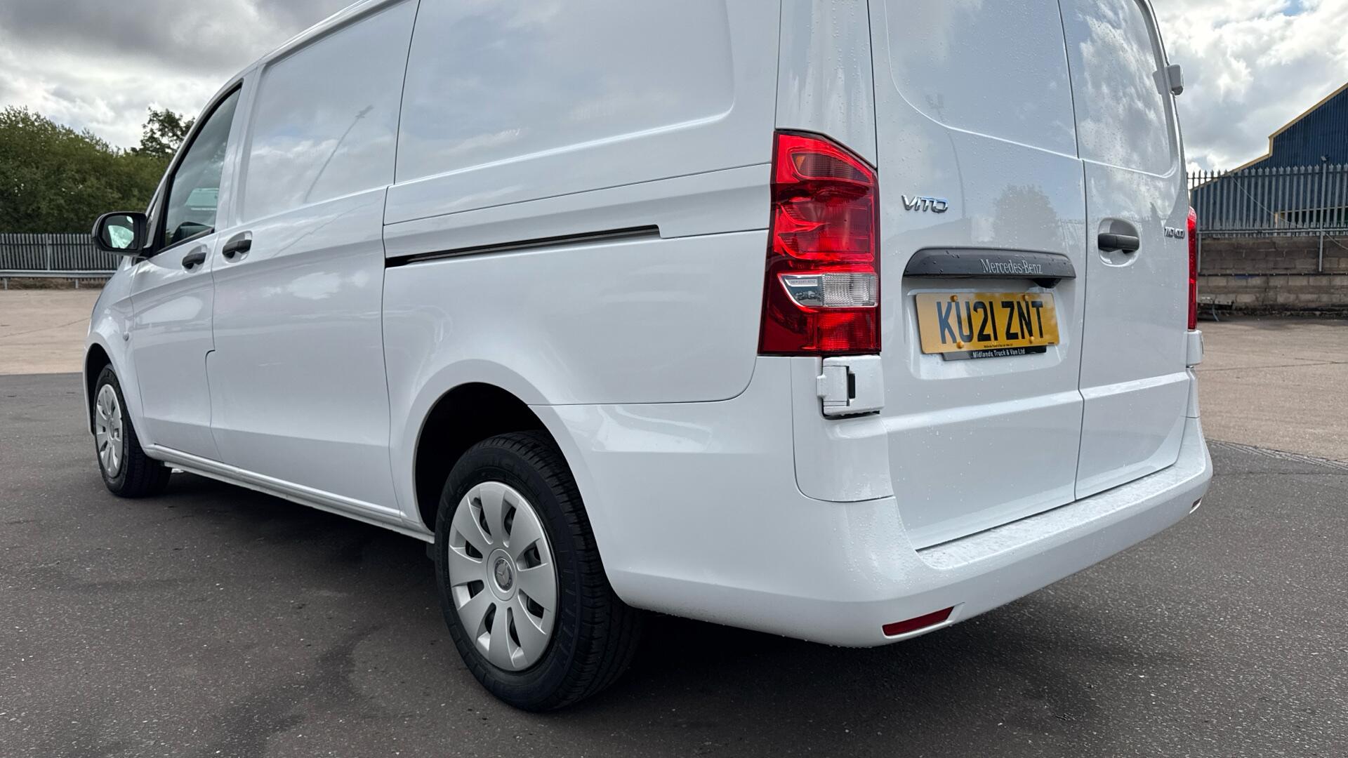 110 CDI Progressive FWD L2 Eu6 102PS Image 42