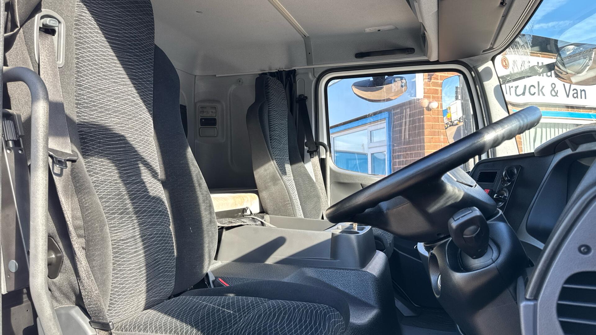 818 Curtainside Sleeper Image 17