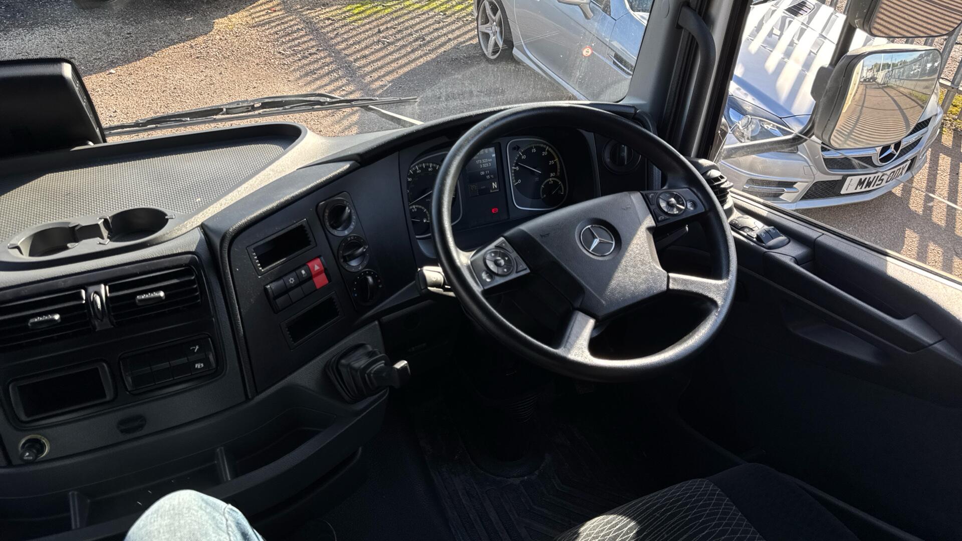 818 Curtainside Sleeper Image 18