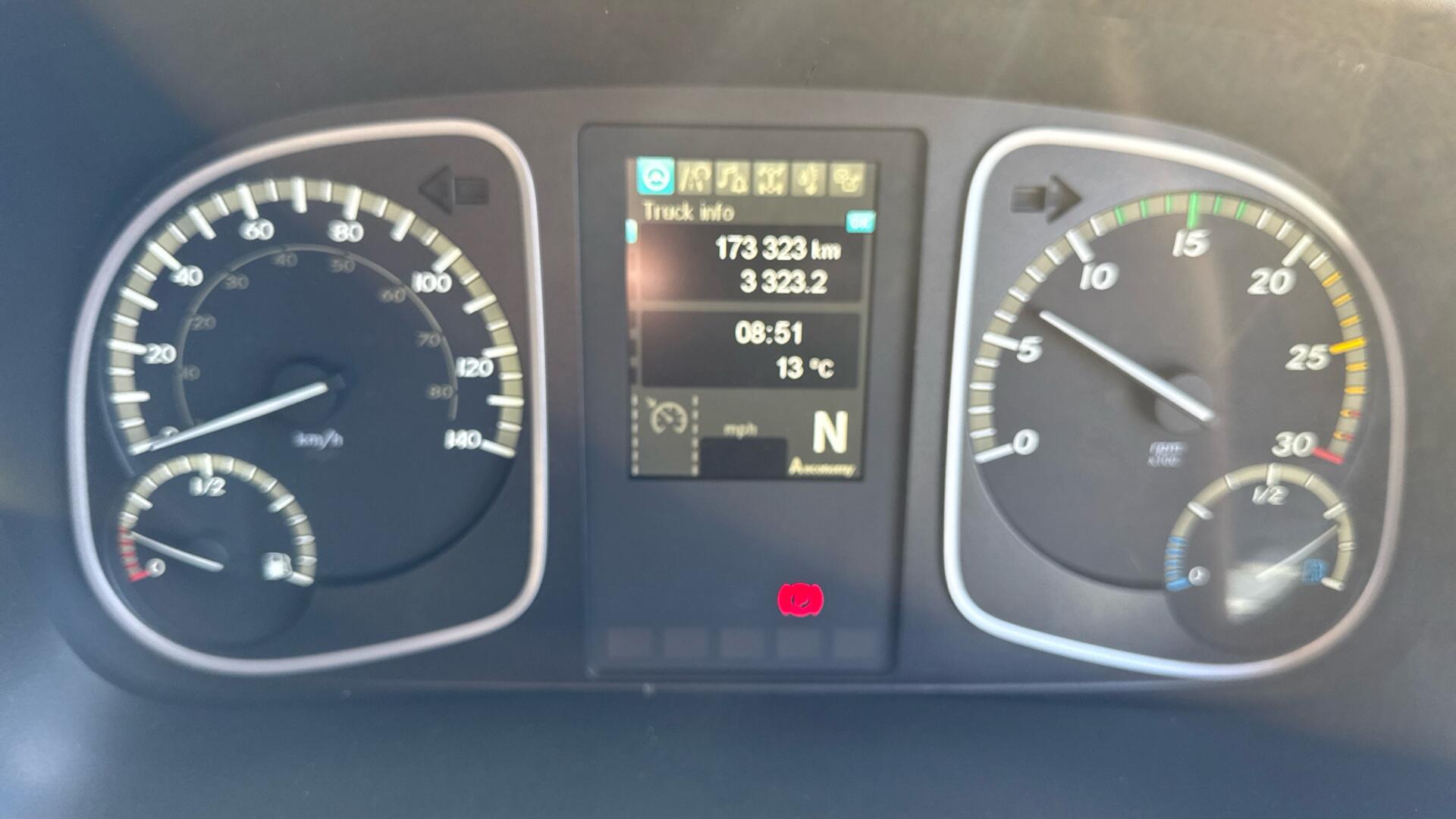 818 Curtainside Sleeper Image 20