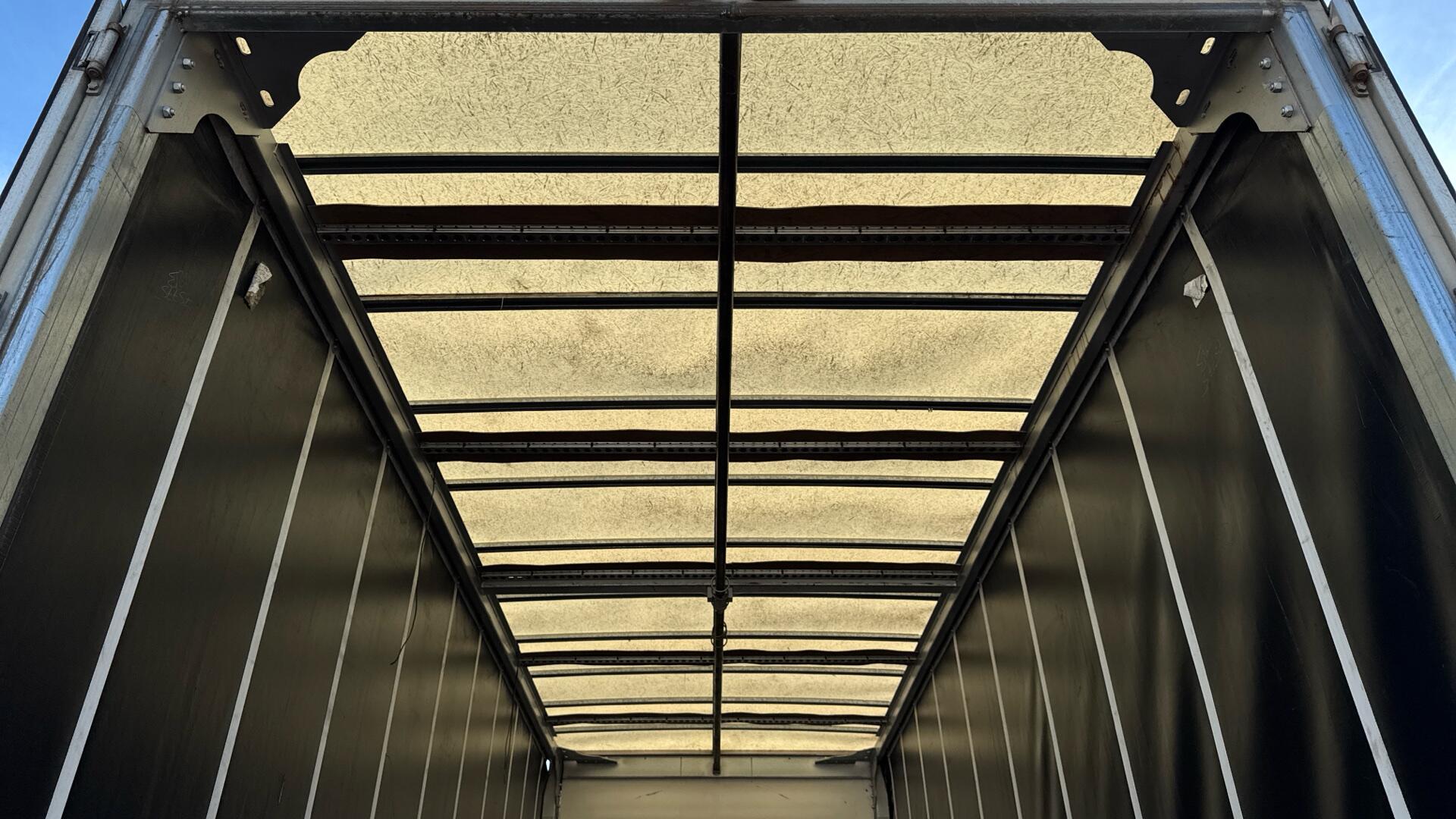 818 Curtainside Sleeper Image 22