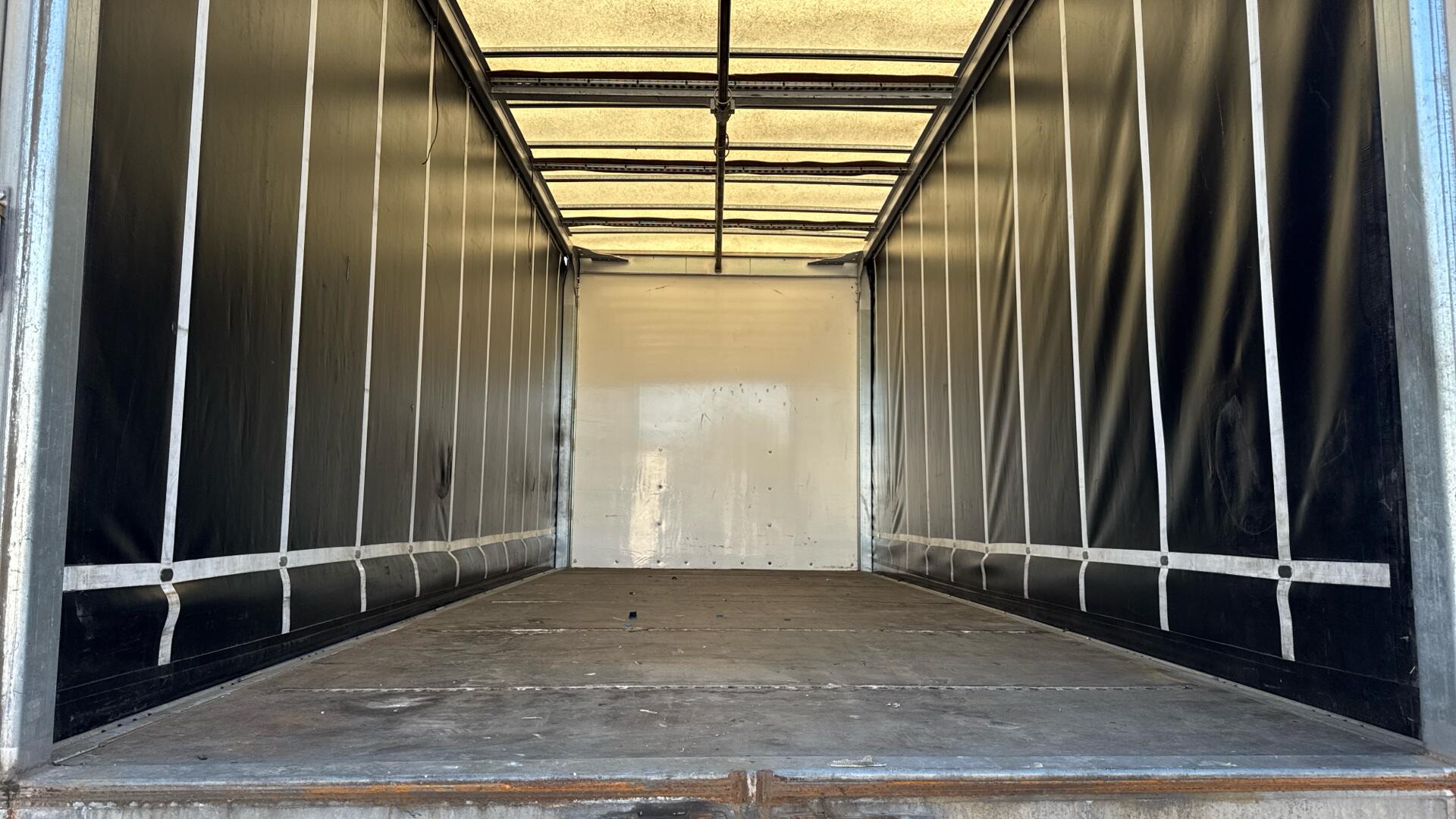 818 Curtainside Sleeper Image 24