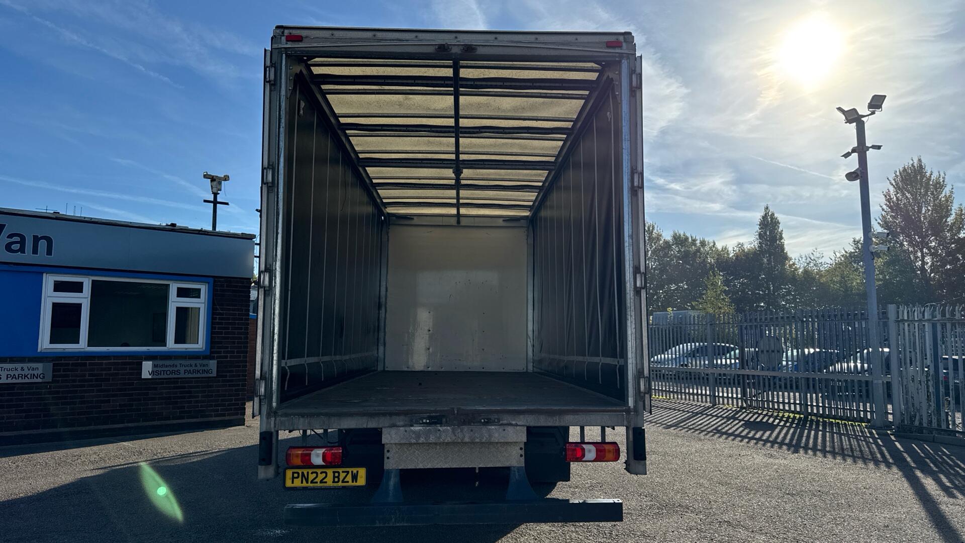 818 Curtainside Sleeper Image 25