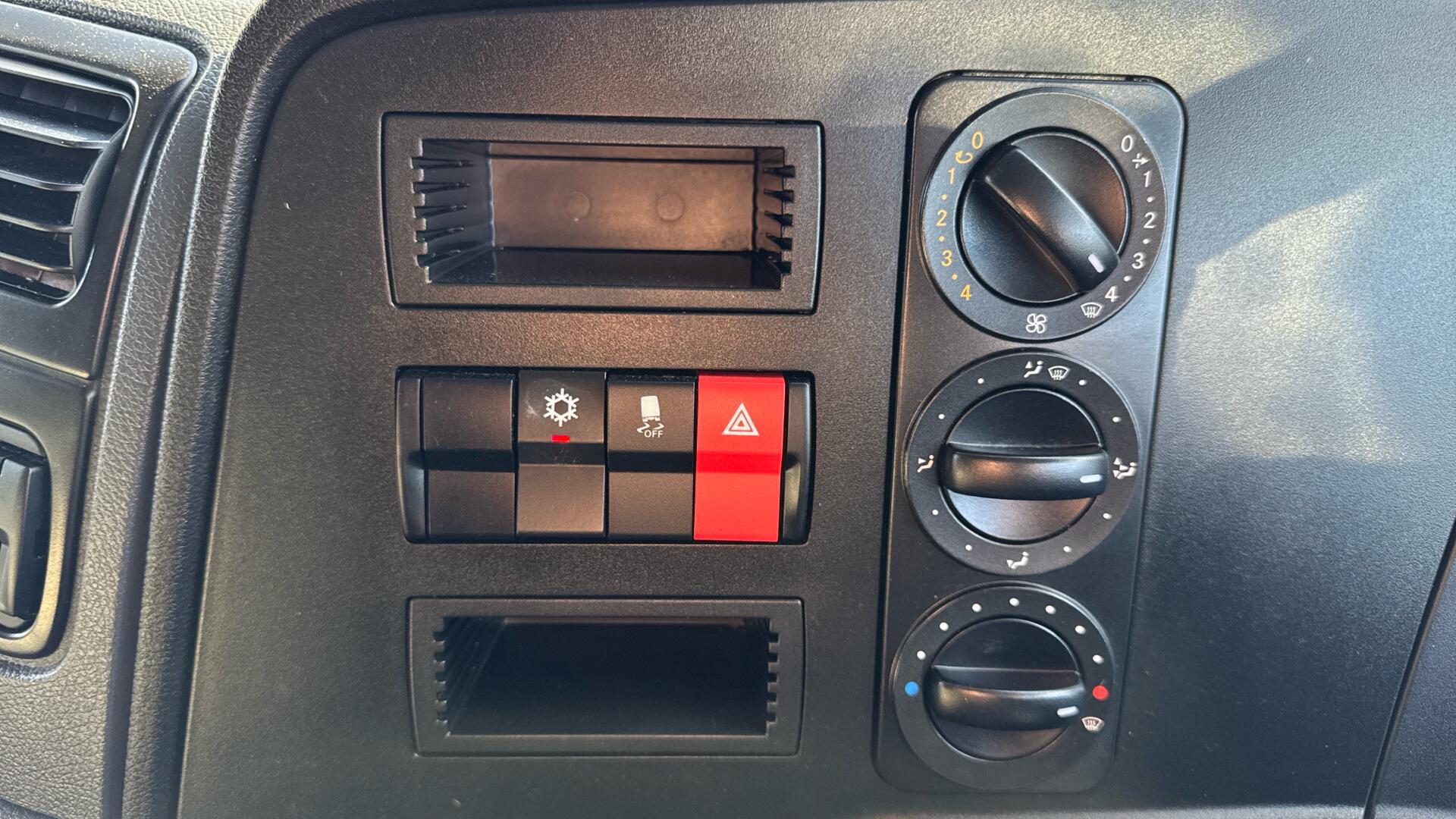 818 Curtainside Sleeper Image 30