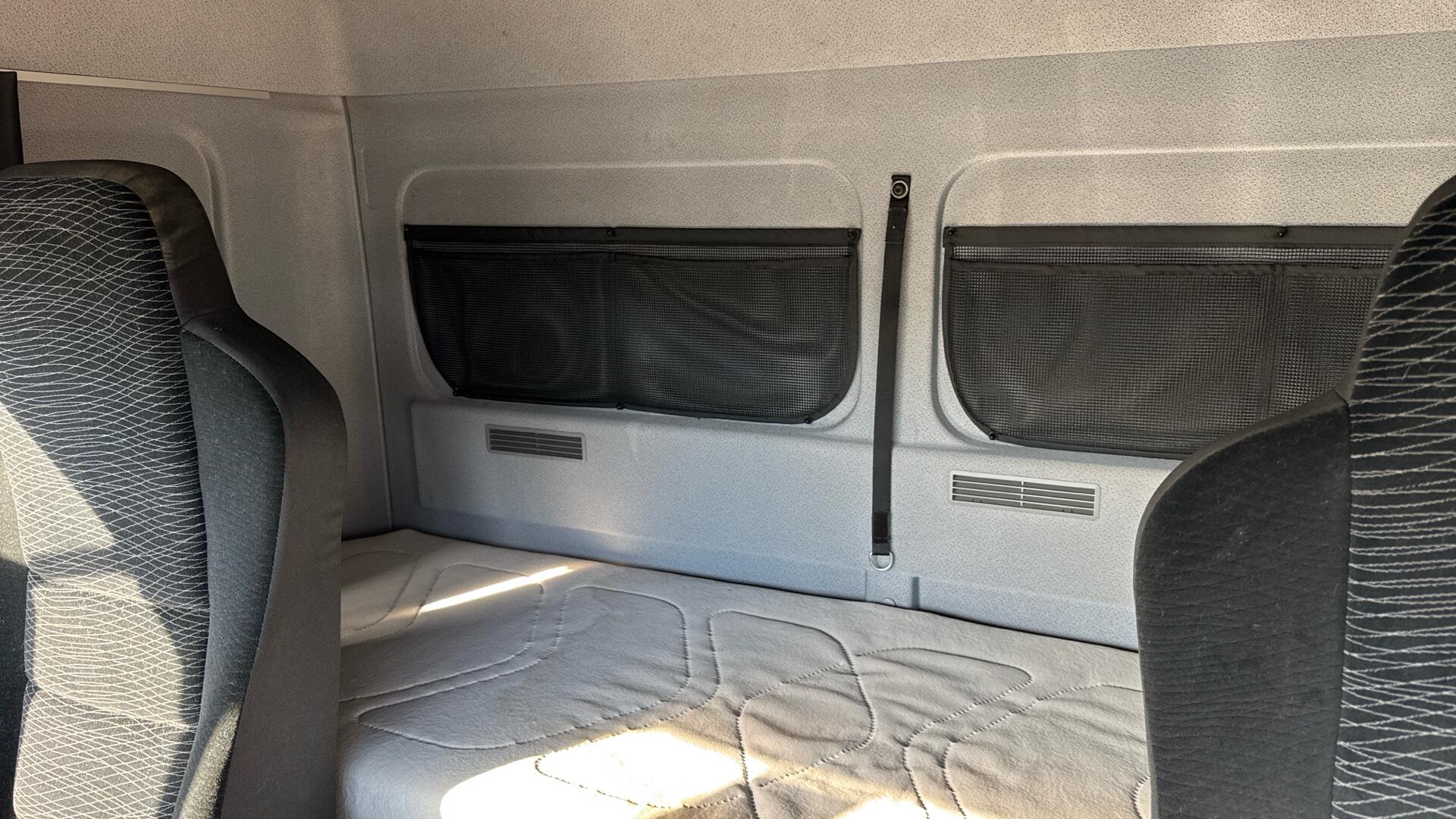 818 Curtainside Sleeper Image 34