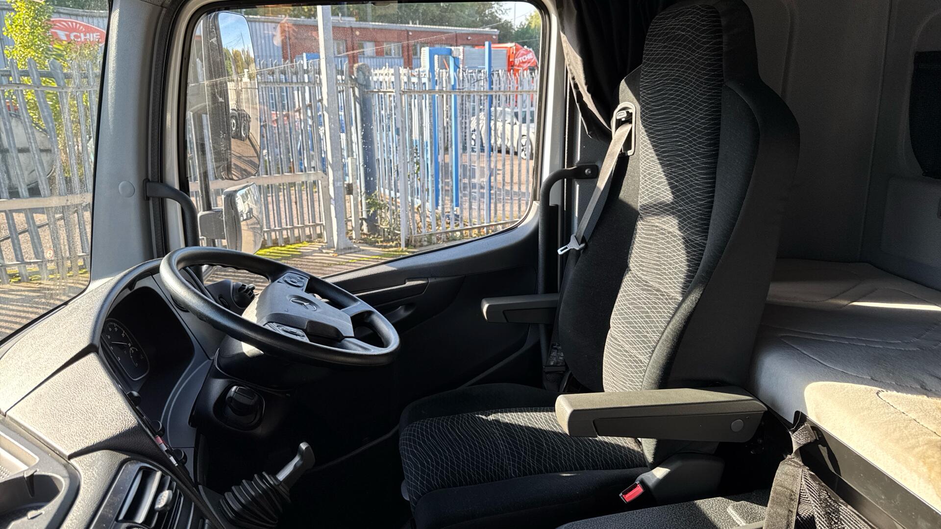 818 Curtainside Sleeper Image 36