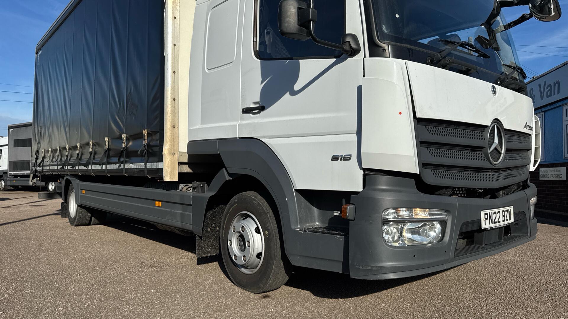 818 Curtainside Sleeper Image 40