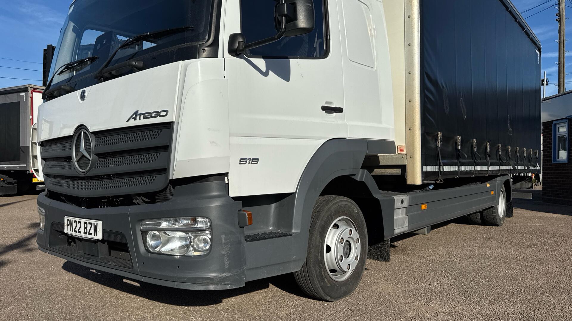 818 Curtainside Sleeper Image 41