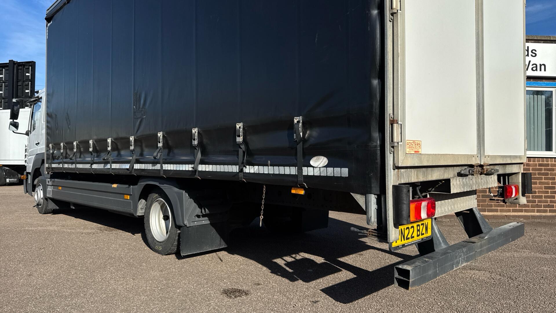 818 Curtainside Sleeper Image 42