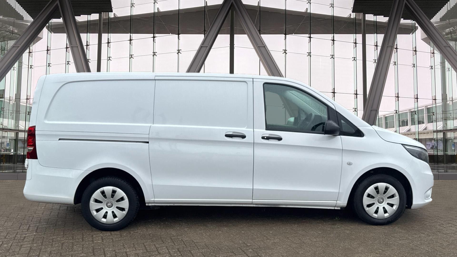 110CDI Progressive Panel FWD L2 Eu6 102 Image 11