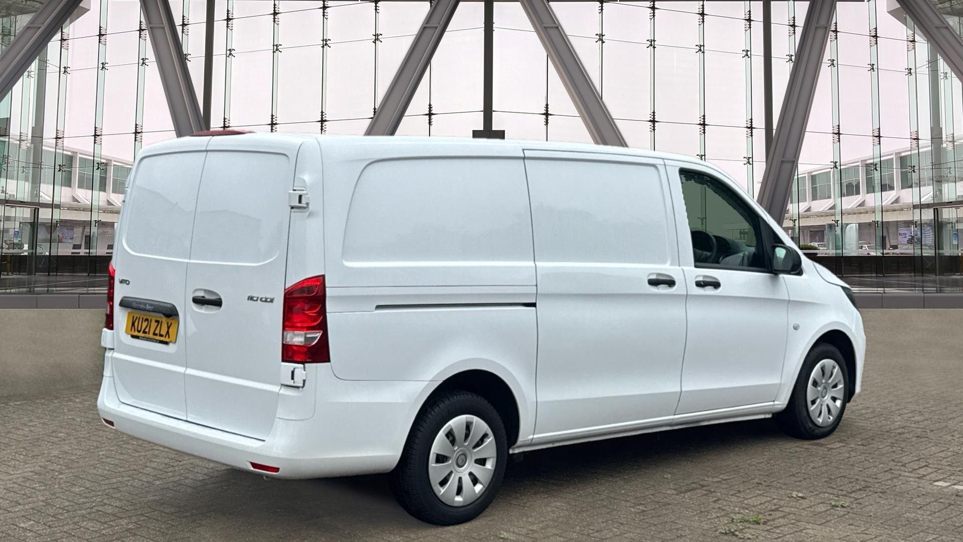 110CDI Progressive Panel FWD L2 Eu6 102 Image 15