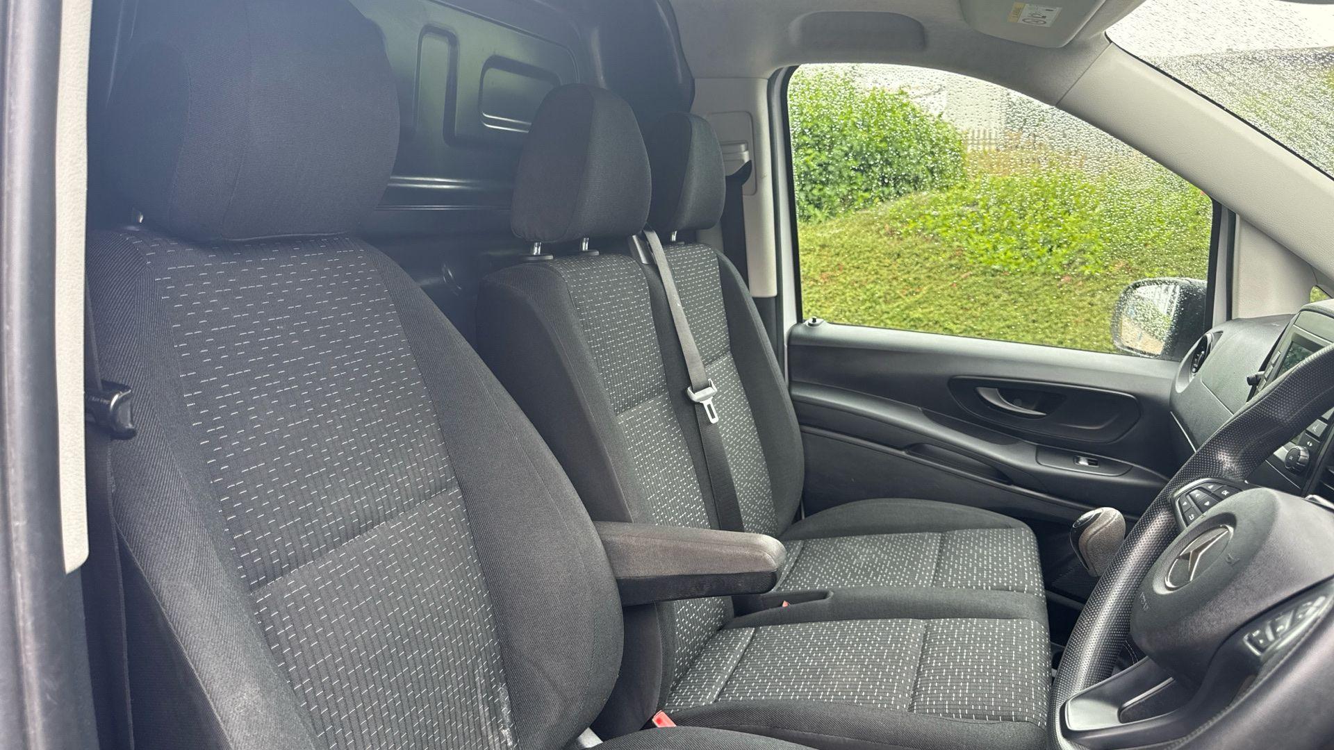 110CDI Progressive Panel FWD L2 Eu6 102 Image 21