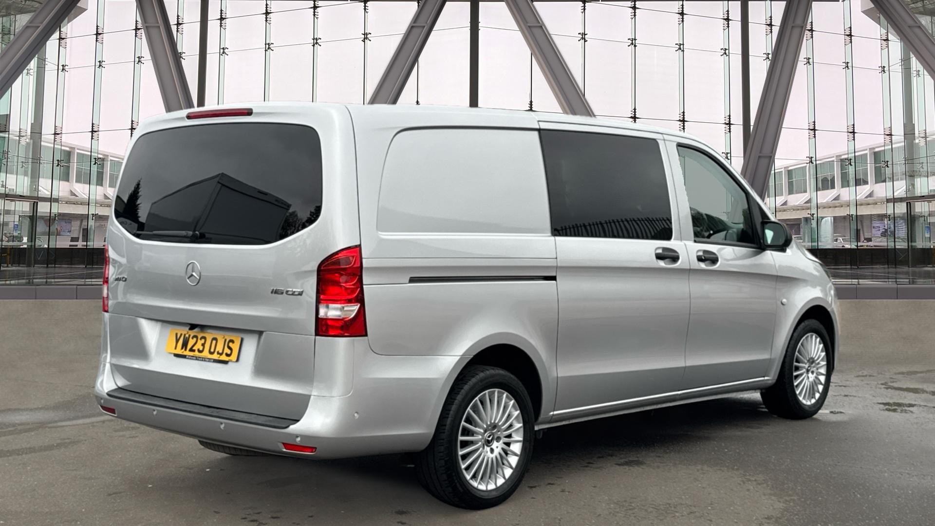 2023/23 MERCEDES-BENZ VITO 116CDI Premium Crew Van 9G-Tronic L2 Eu6 163PS - NO VAT Image 12