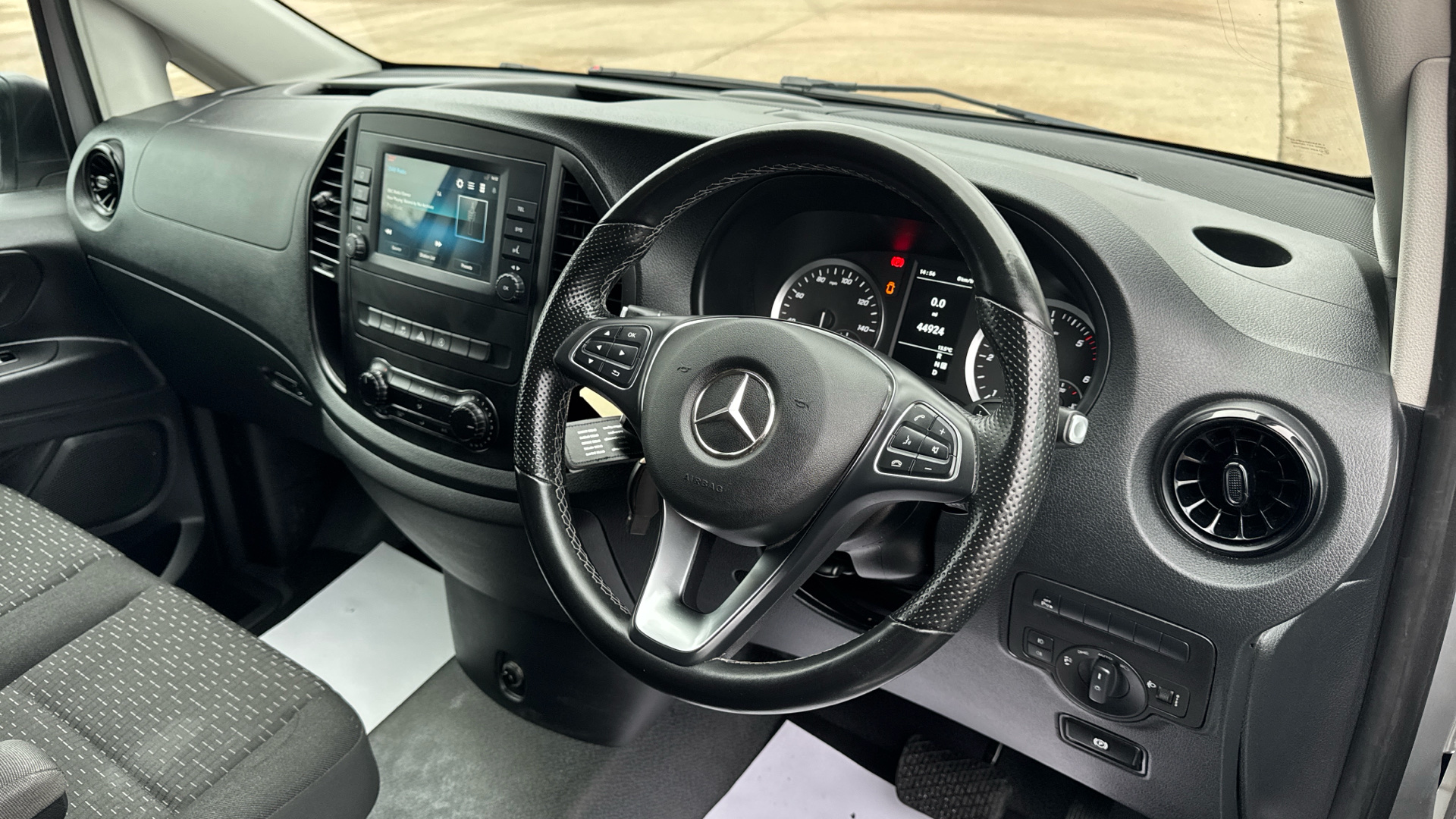 2023/23 MERCEDES-BENZ VITO 116CDI Premium Crew Van 9G-Tronic L2 Eu6 163PS - NO VAT Image 20