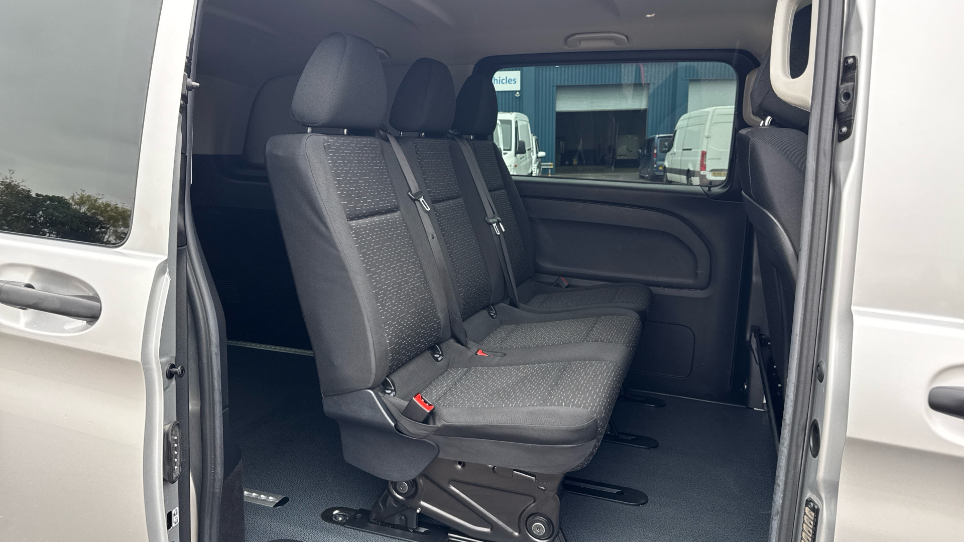 2023/23 MERCEDES-BENZ VITO 116CDI Premium Crew Van 9G-Tronic L2 Eu6 163PS - NO VAT Image 24