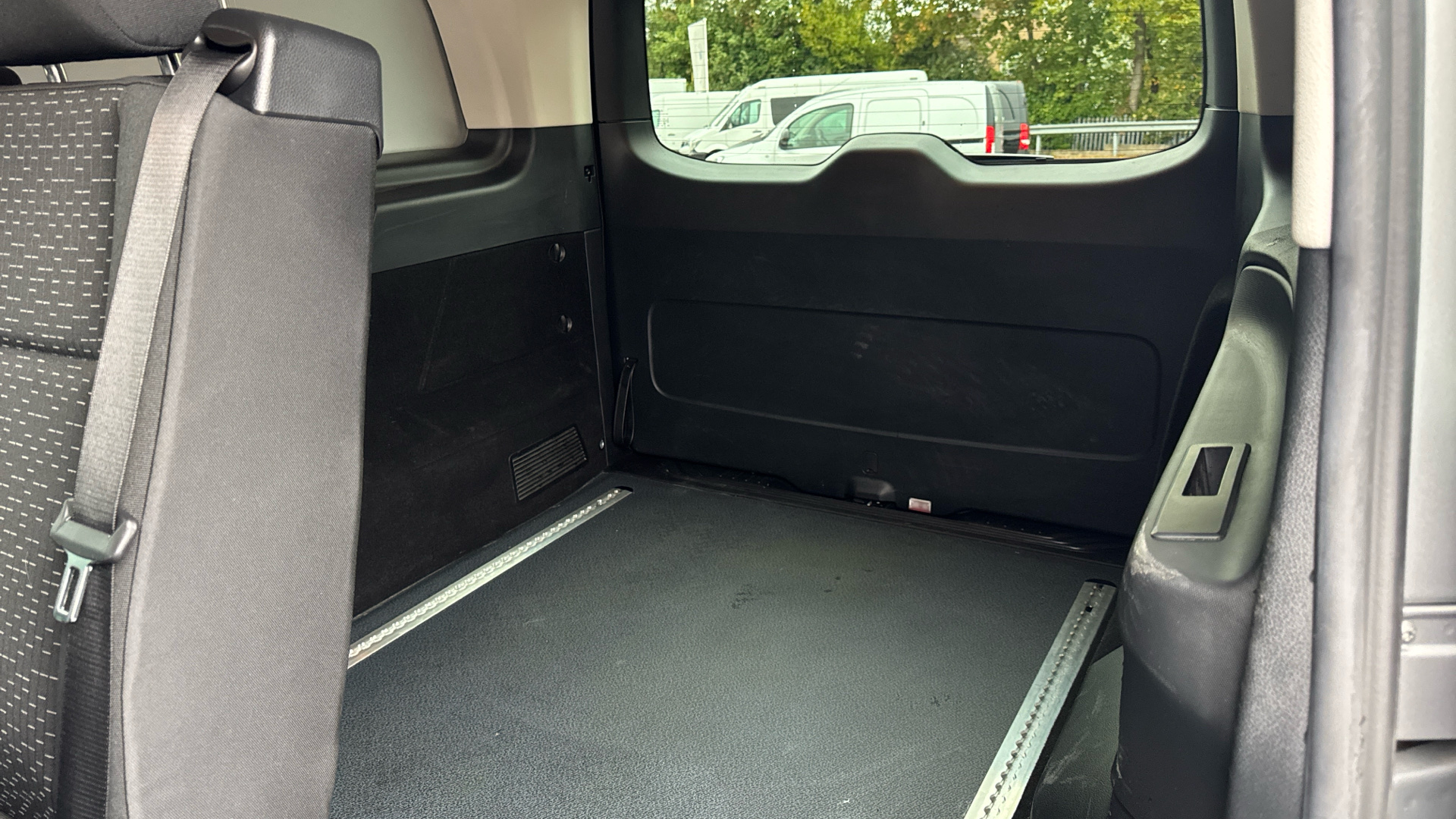 2023/23 MERCEDES-BENZ VITO 116CDI Premium Crew Van 9G-Tronic L2 Eu6 163PS - NO VAT Image 26