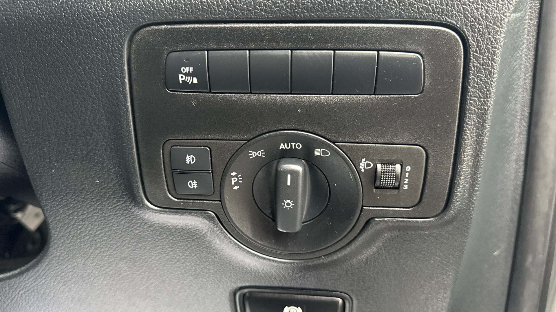2023/23 MERCEDES-BENZ VITO 116CDI Premium Crew Van 9G-Tronic L2 Eu6 163PS - NO VAT Image 38