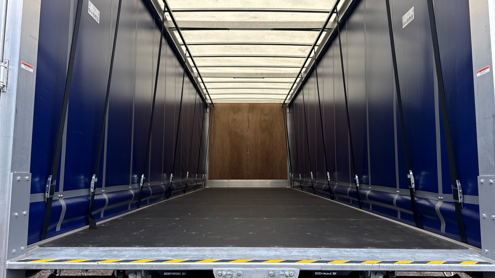 Mercedes-Benz Actros 1824 L Curtainside with Tuckaway Taillift Image 25