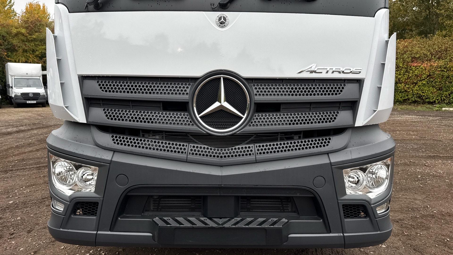 Mercedes-Benz Actros 1824 L Curtainside with Tuckaway Taillift Image 43