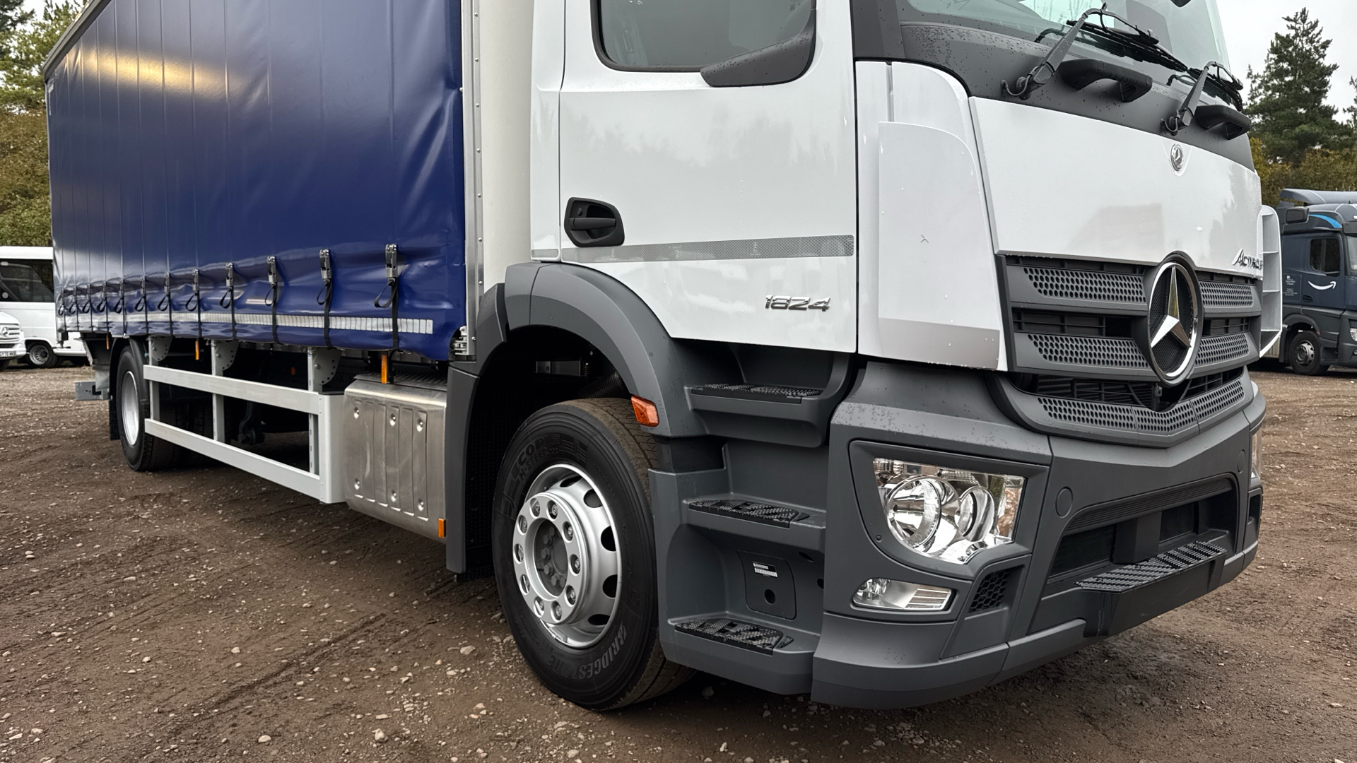 Mercedes-Benz Actros 1824 L Curtainside with Tuckaway Taillift Image 44