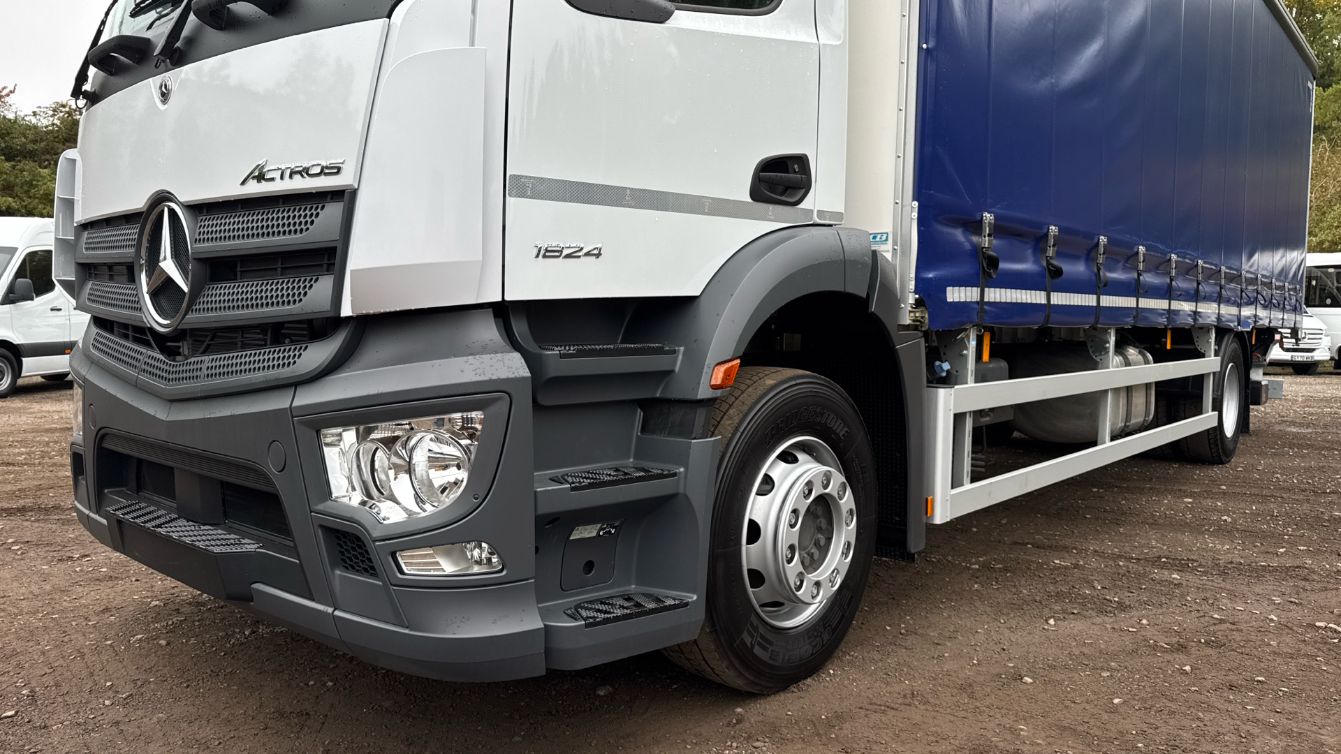 Mercedes-Benz Actros 1824 L Curtainside with Tuckaway Taillift Image 45