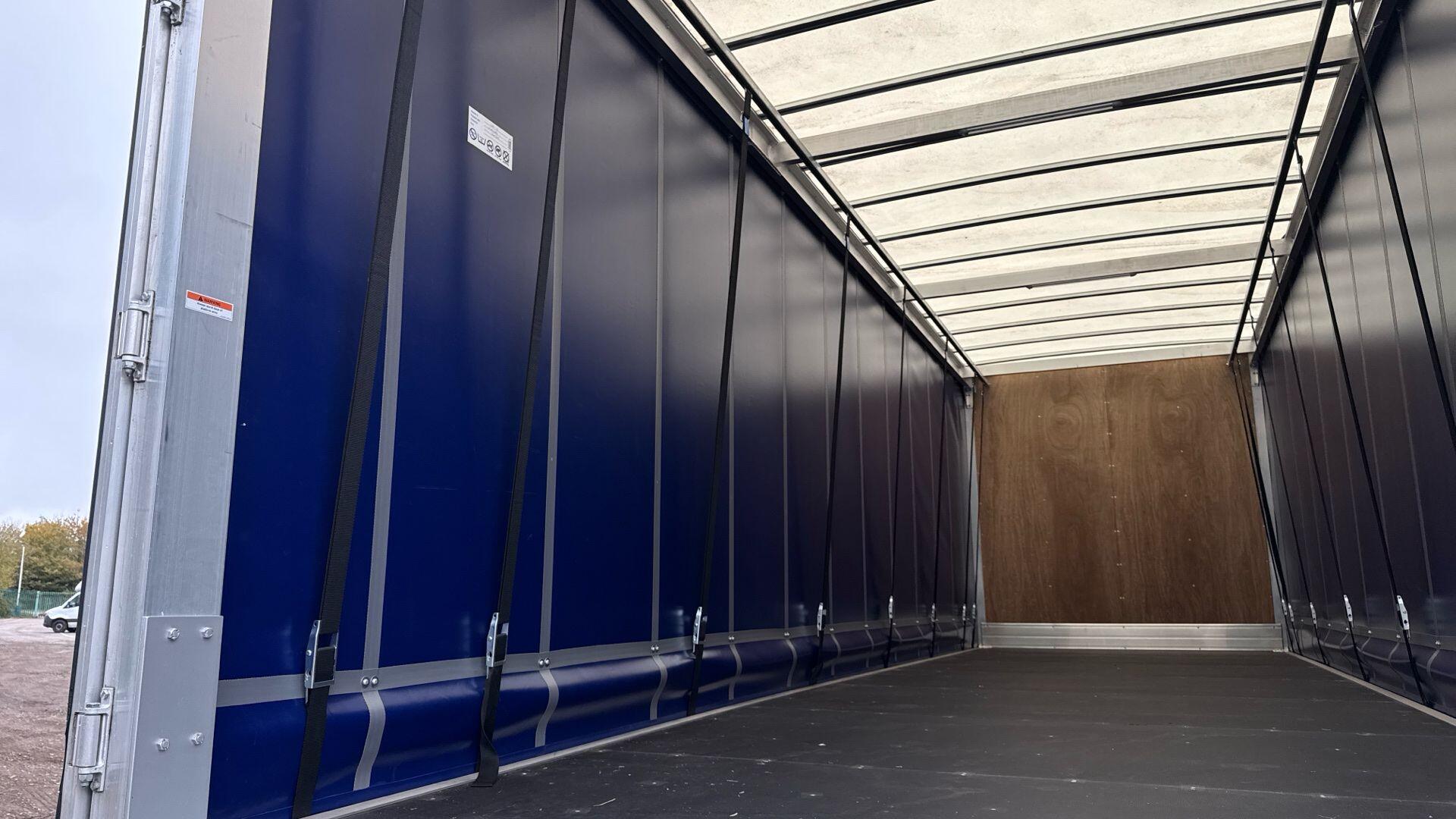 1824 L Curtainside with Tuckaway Taillift Image 29
