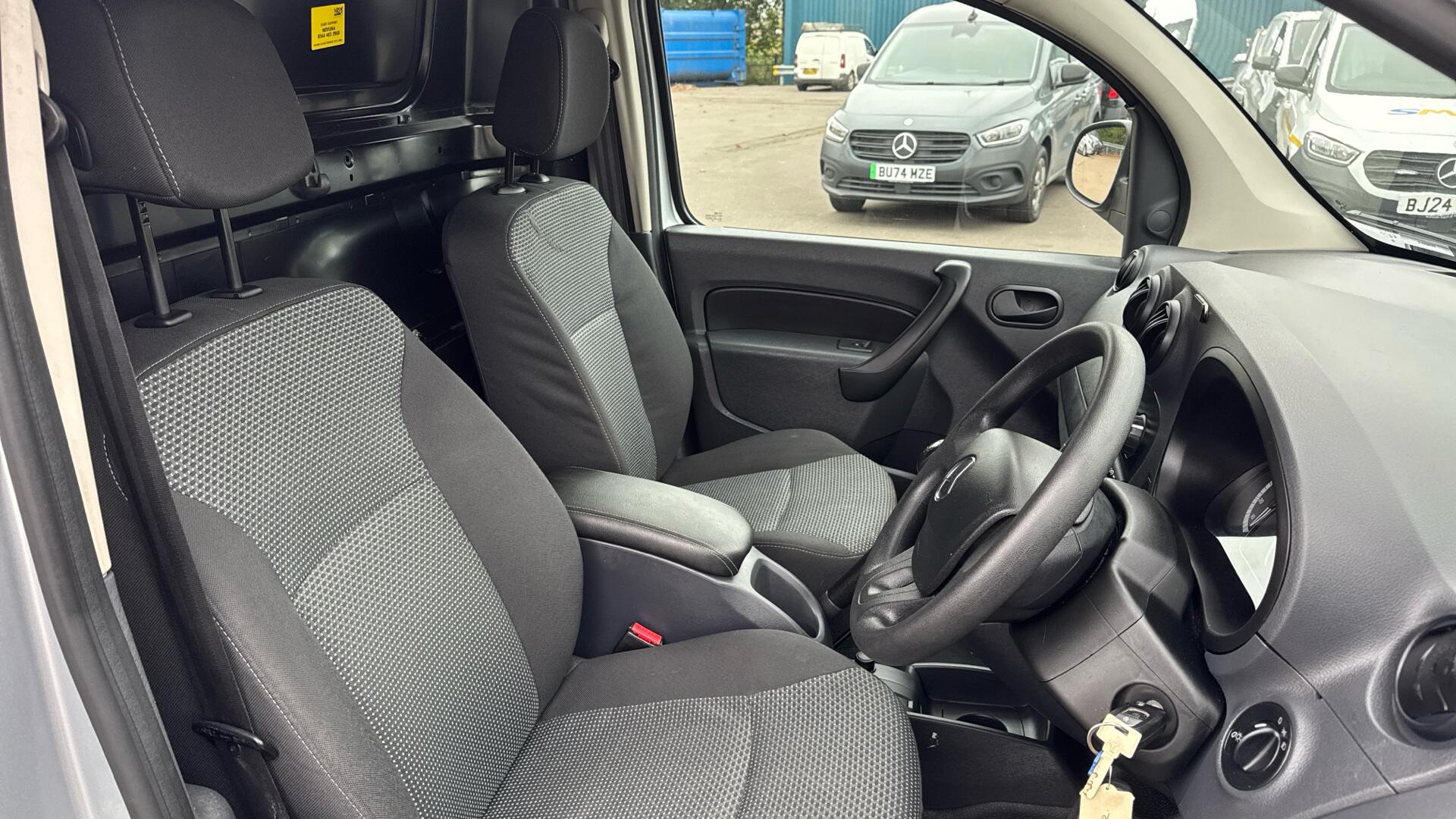 109 CDI Pure Panel Van L2 Eu6 94PS Image 22