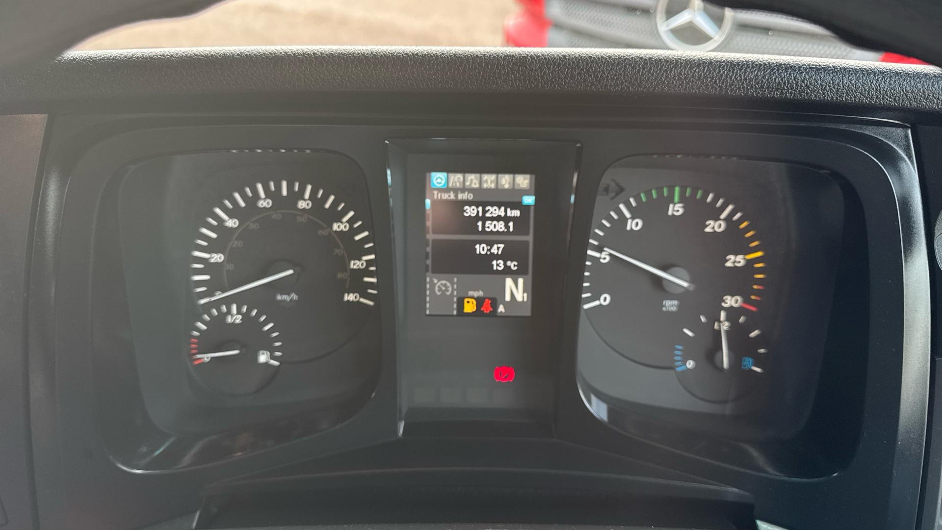 Mercedes-Benz Antos 1824 Curtainside Image 20