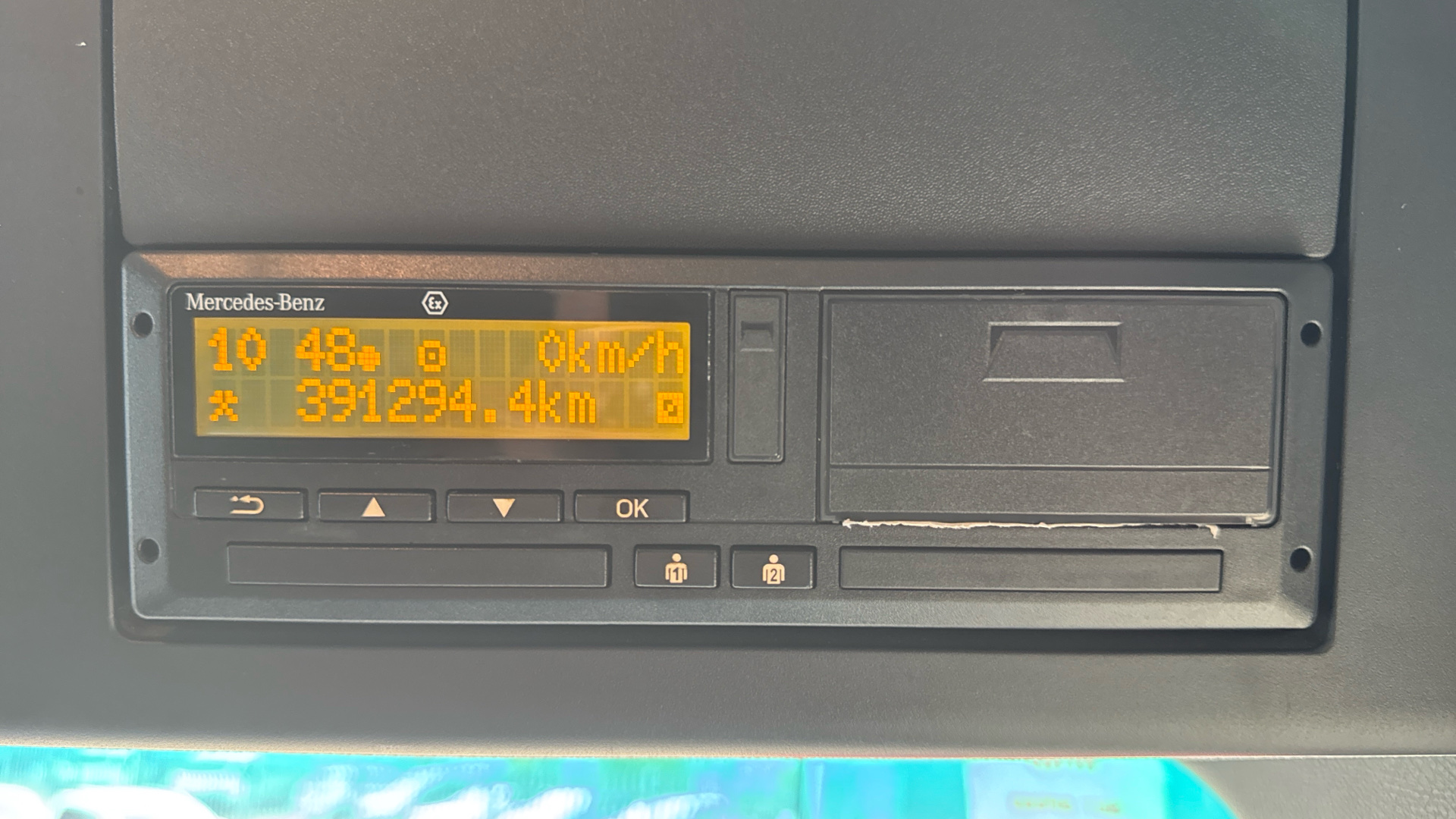 Mercedes-Benz Antos 1824 Curtainside Image 21