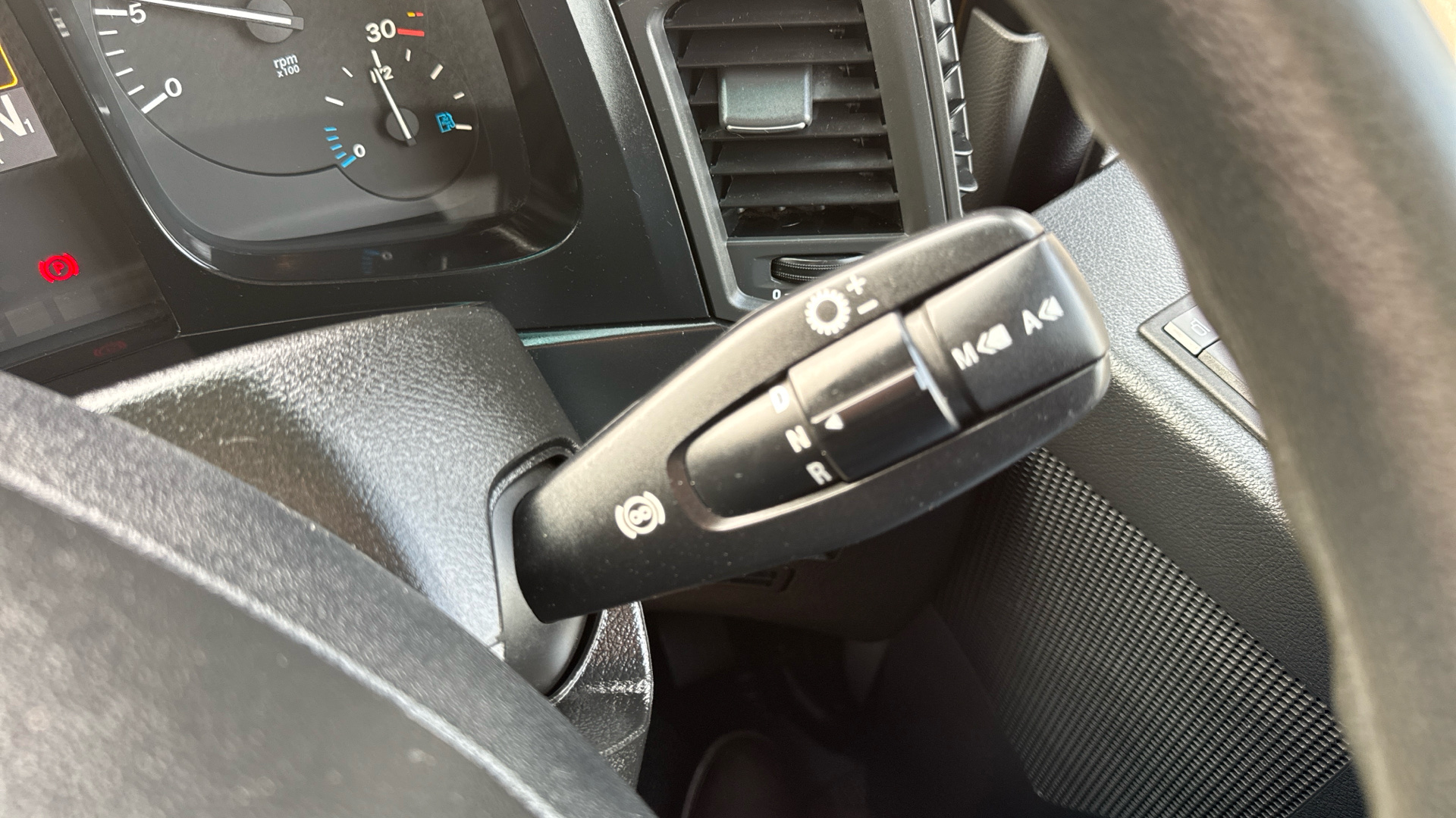 Mercedes-Benz Antos 1824 Curtainside Image 29