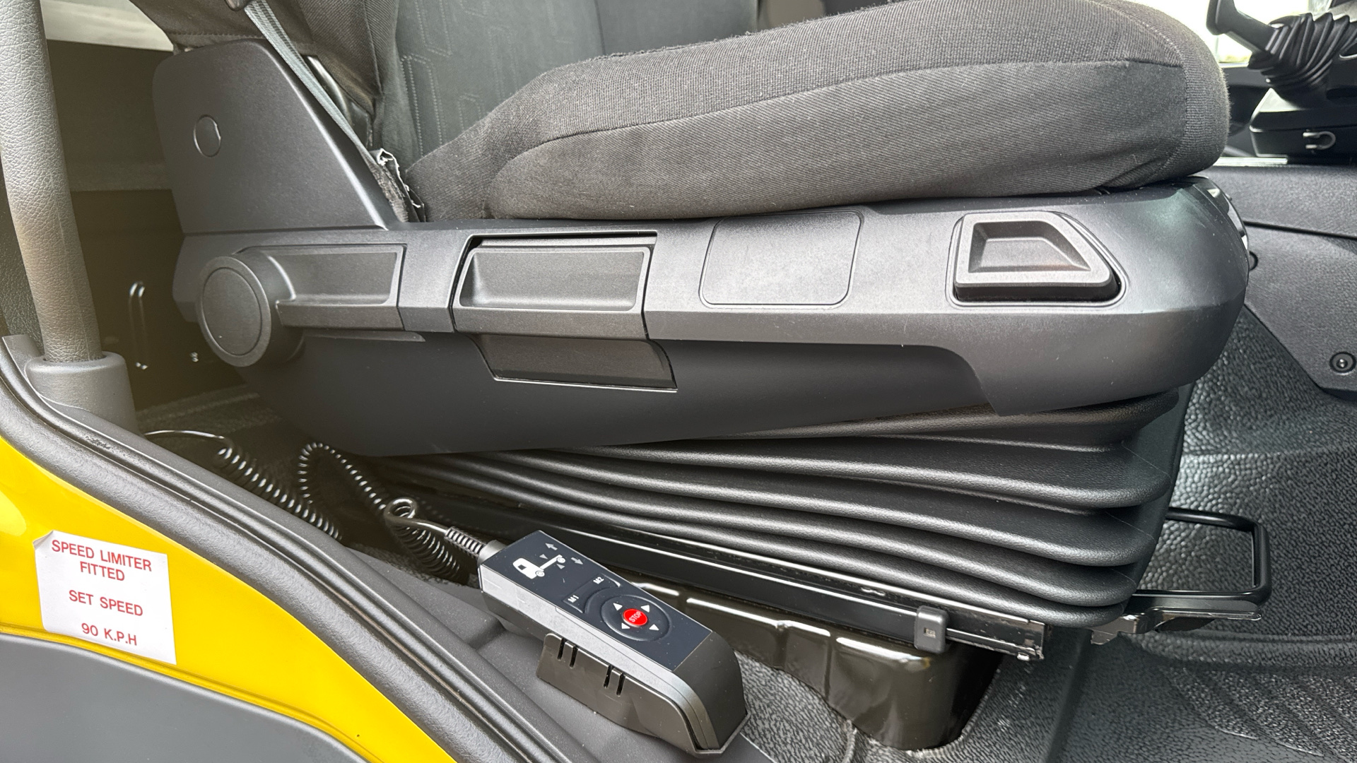 Mercedes-Benz Antos 1824 Curtainside Image 34