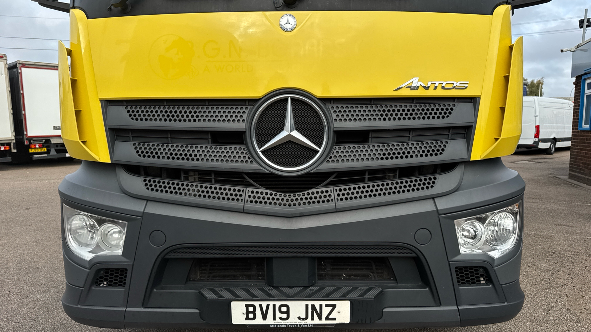 Mercedes-Benz Antos 1824 Curtainside Image 38