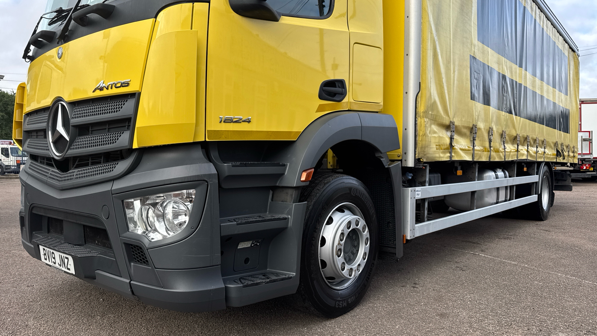 Mercedes-Benz Antos 1824 Curtainside Image 42