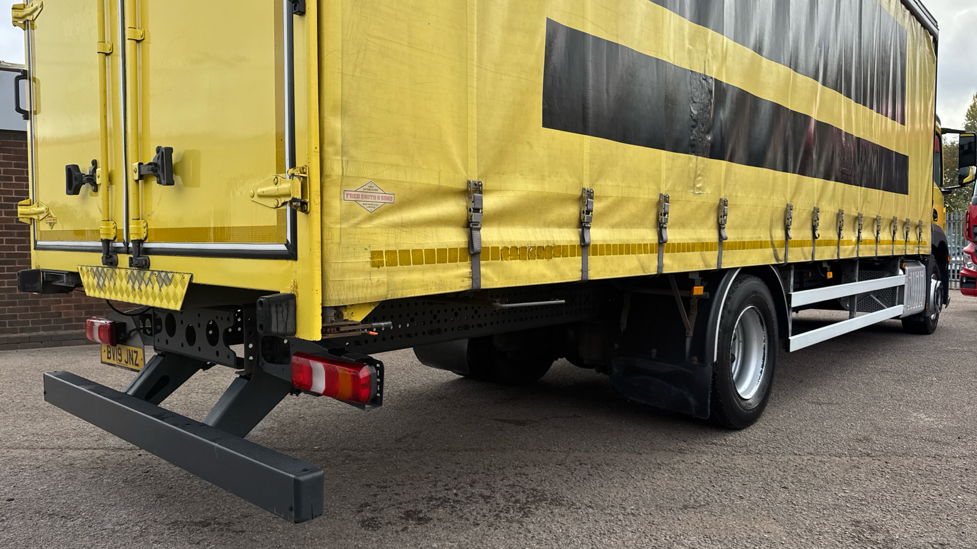 Mercedes-Benz Antos 1824 Curtainside Image 43