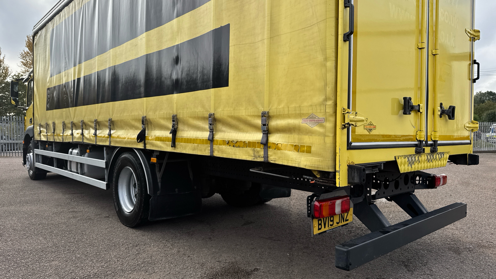 Mercedes-Benz Antos 1824 Curtainside Image 44