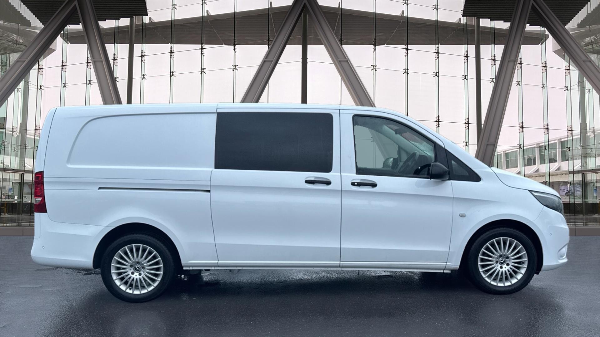 2024/24 MERCEDES-BENZ VITO 116CDI Premium Crew Van 9G-Tronic L3 Eu6 163PS Image 16