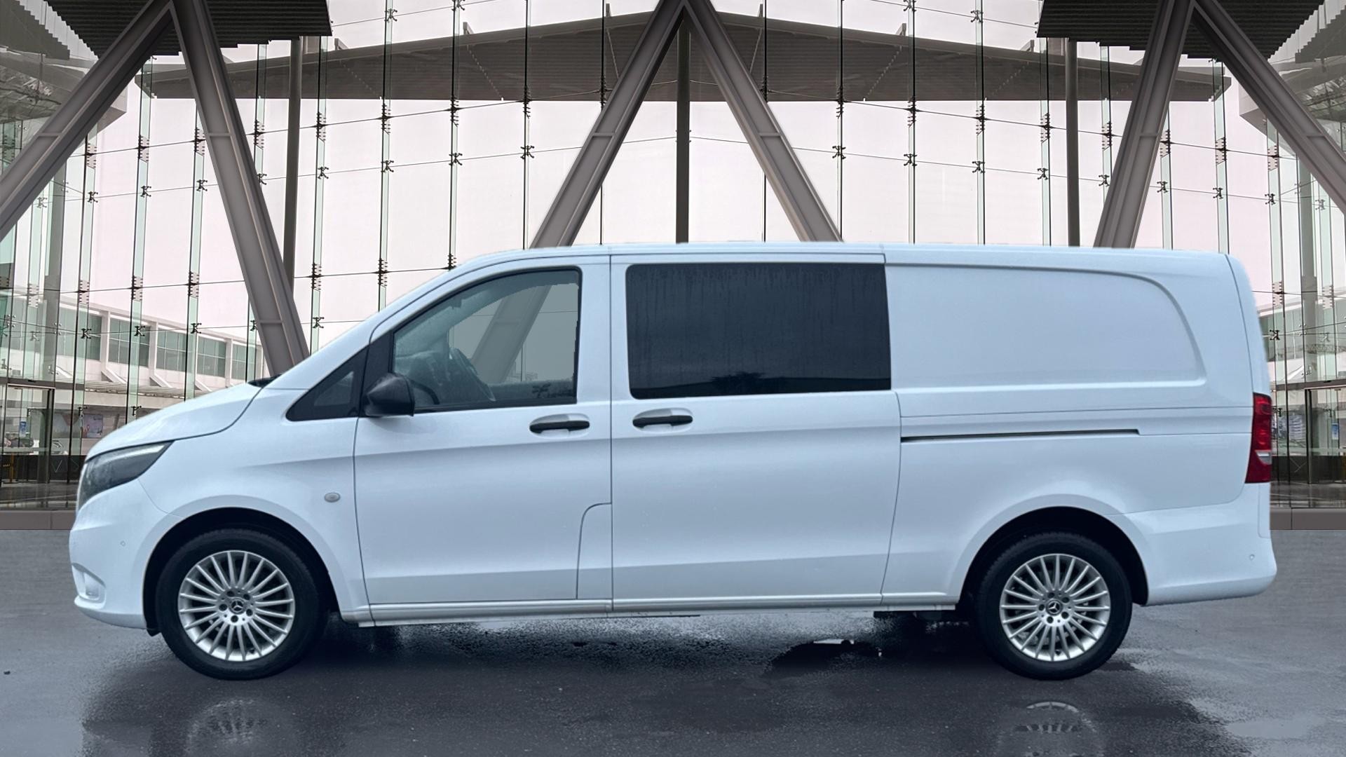 2024/24 MERCEDES-BENZ VITO 116CDI Premium Crew Van 9G-Tronic L3 Eu6 163PS Image 17