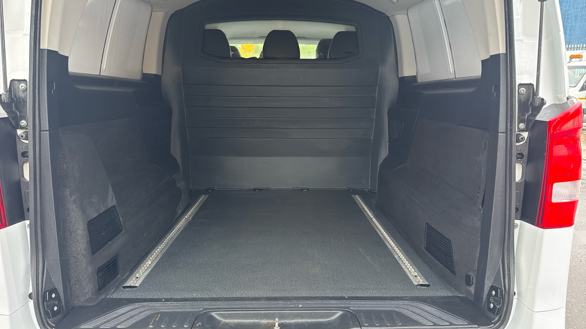 2024/24 MERCEDES-BENZ VITO 116CDI Premium Crew Van 9G-Tronic L3 Eu6 163PS Image 29