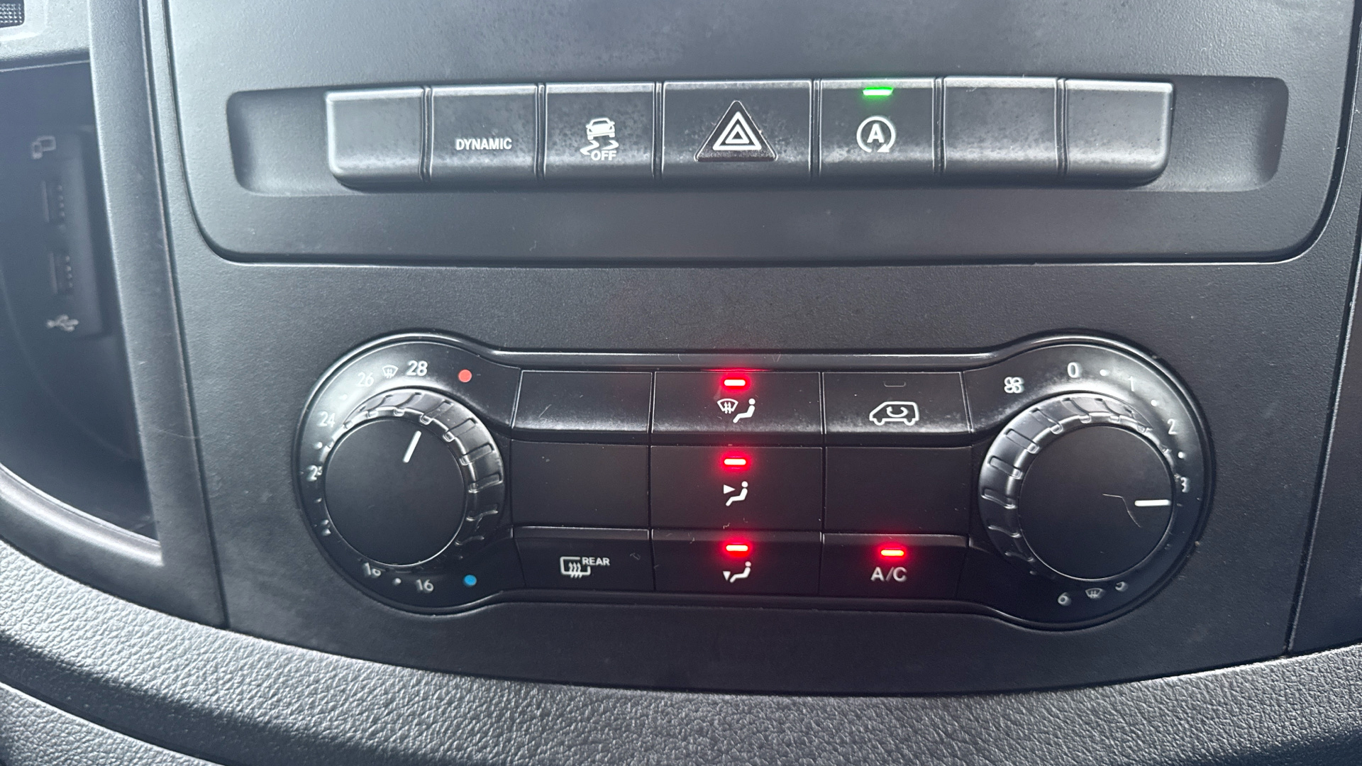 2024/24 MERCEDES-BENZ VITO 116CDI Premium Crew Van 9G-Tronic L3 Eu6 163PS Image 38