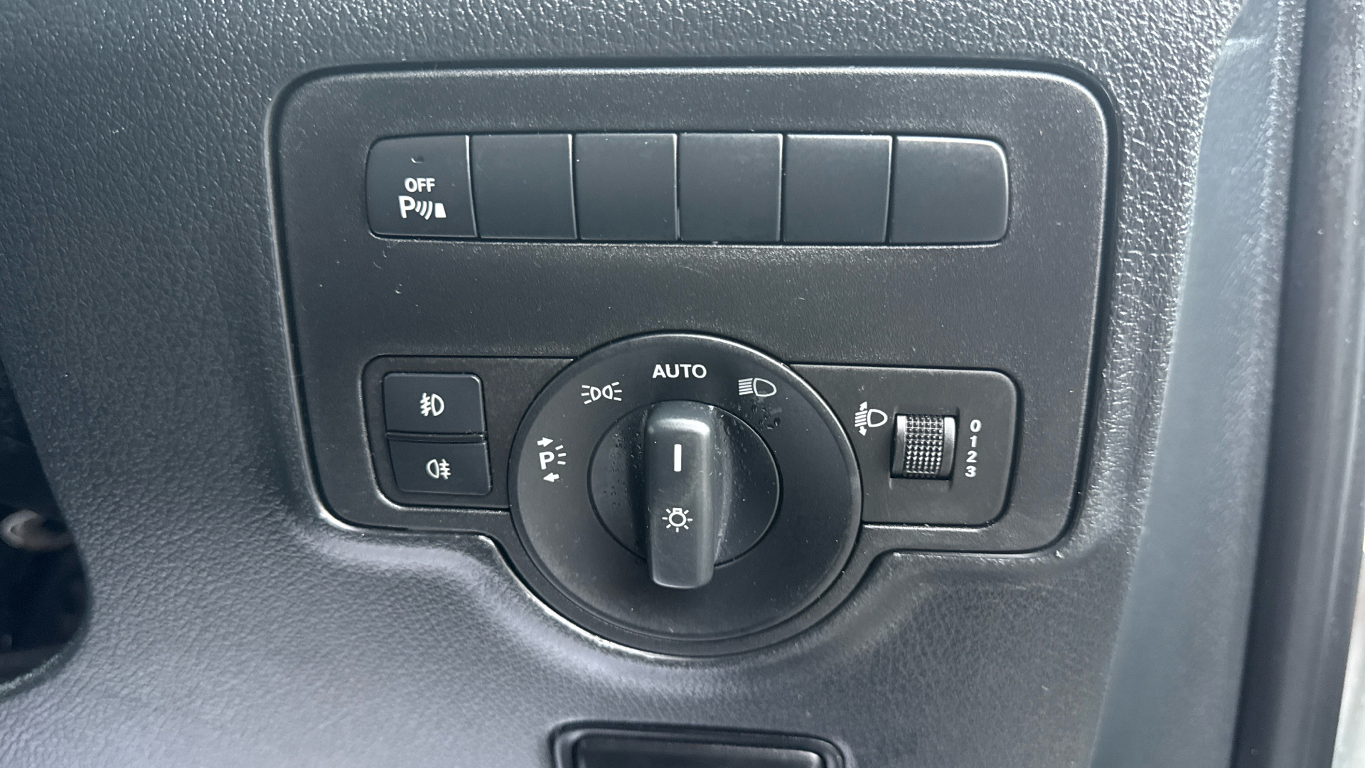 2024/24 MERCEDES-BENZ VITO 116CDI Premium Crew Van 9G-Tronic L3 Eu6 163PS Image 39