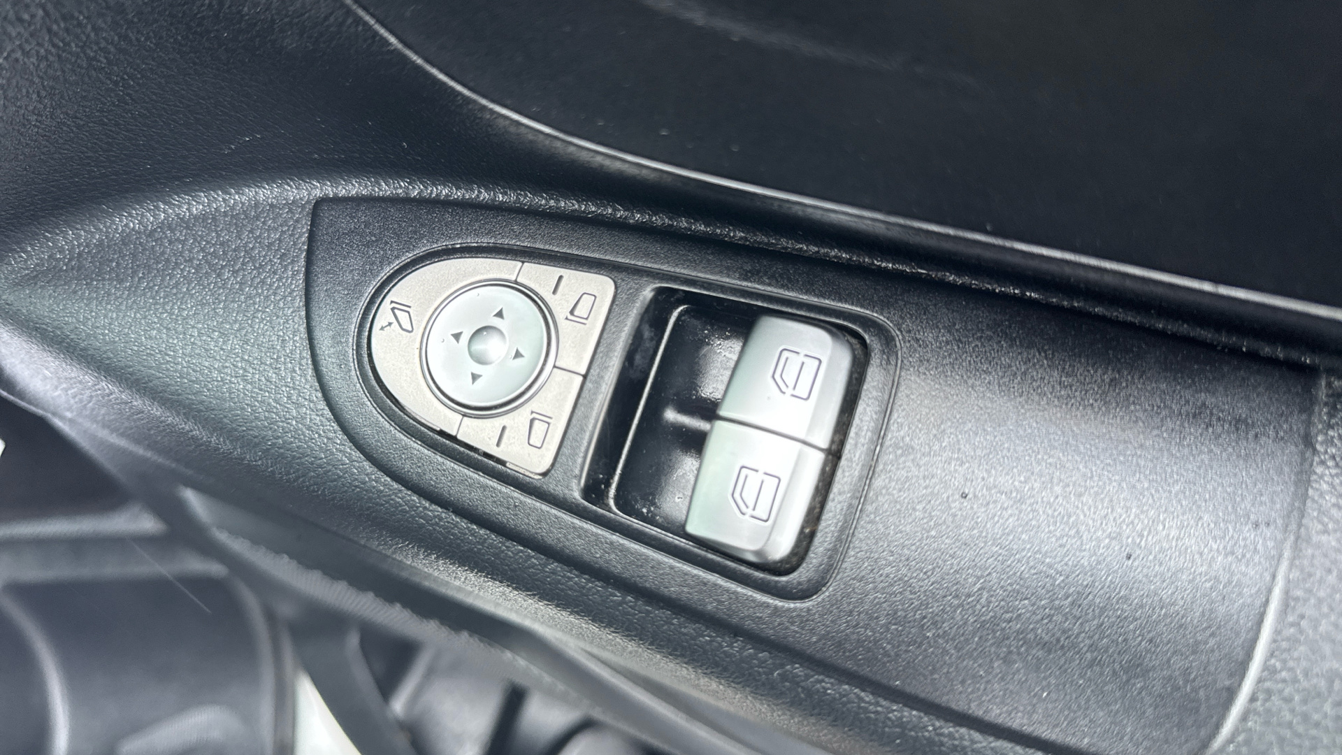 2024/24 MERCEDES-BENZ VITO 116CDI Premium Crew Van 9G-Tronic L3 Eu6 163PS Image 40